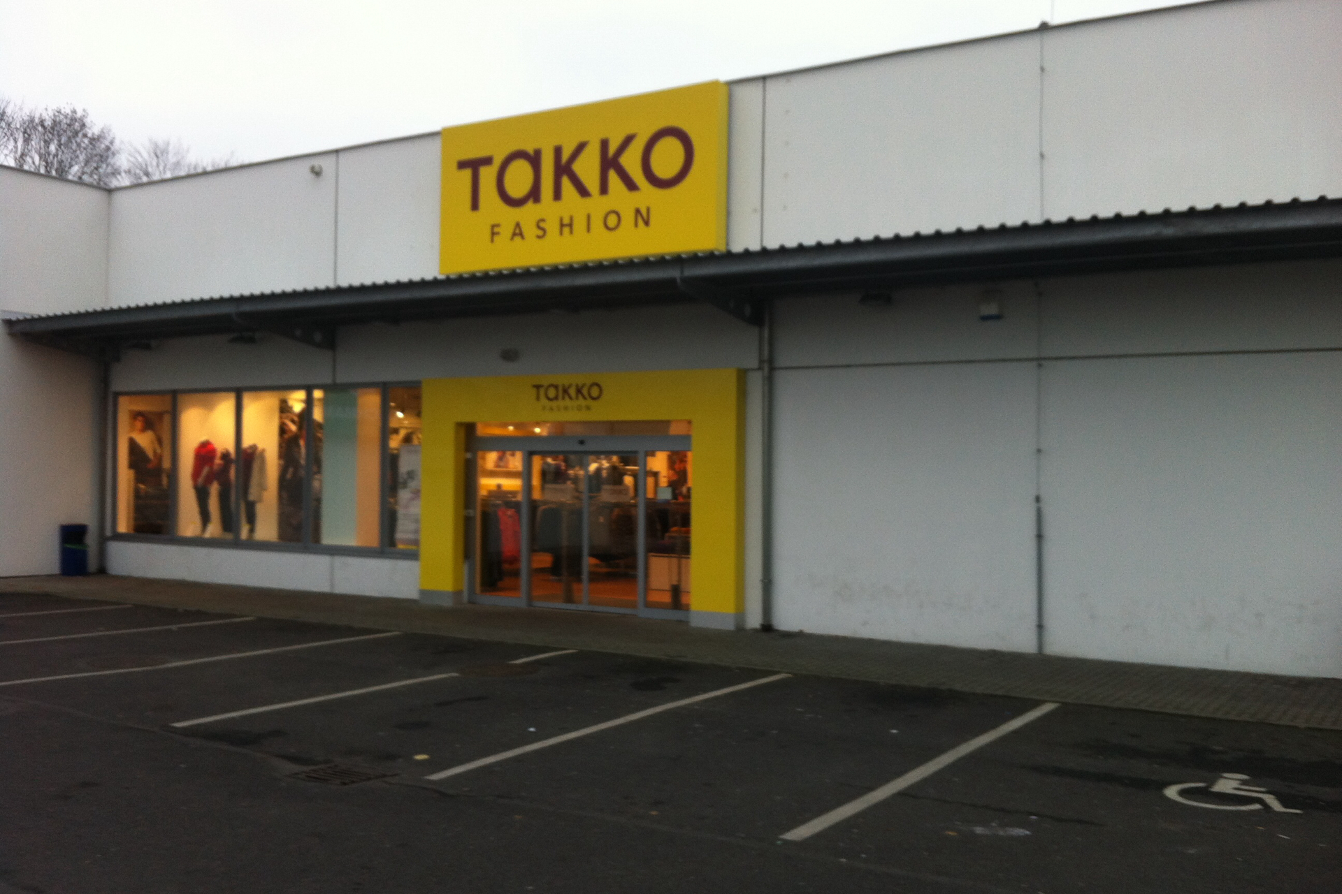TAKKO FASHION
