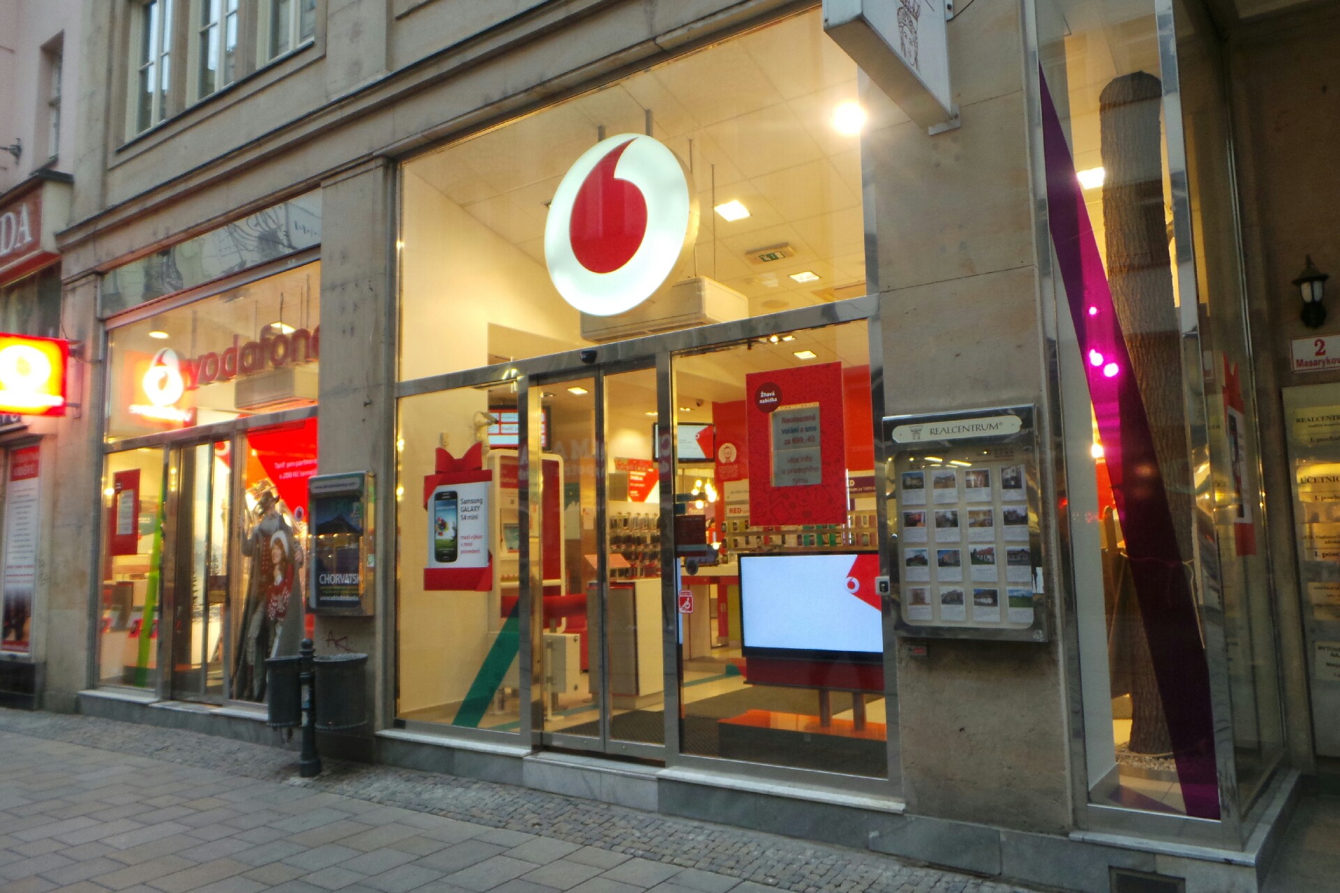 Co koupil Vodafone?