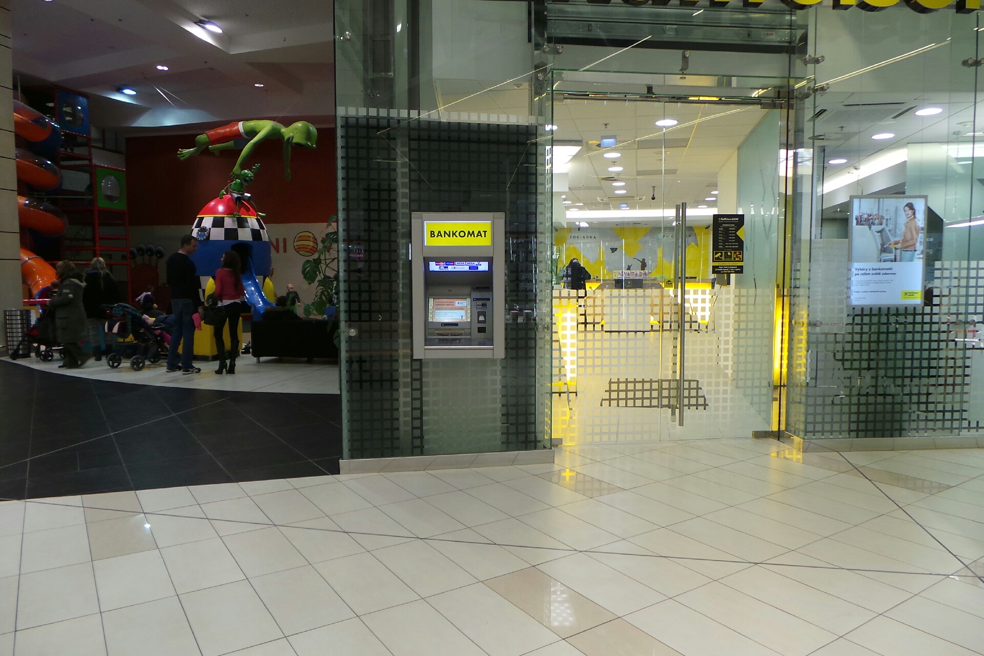 Raiffeisenbank - bankomat foto 3