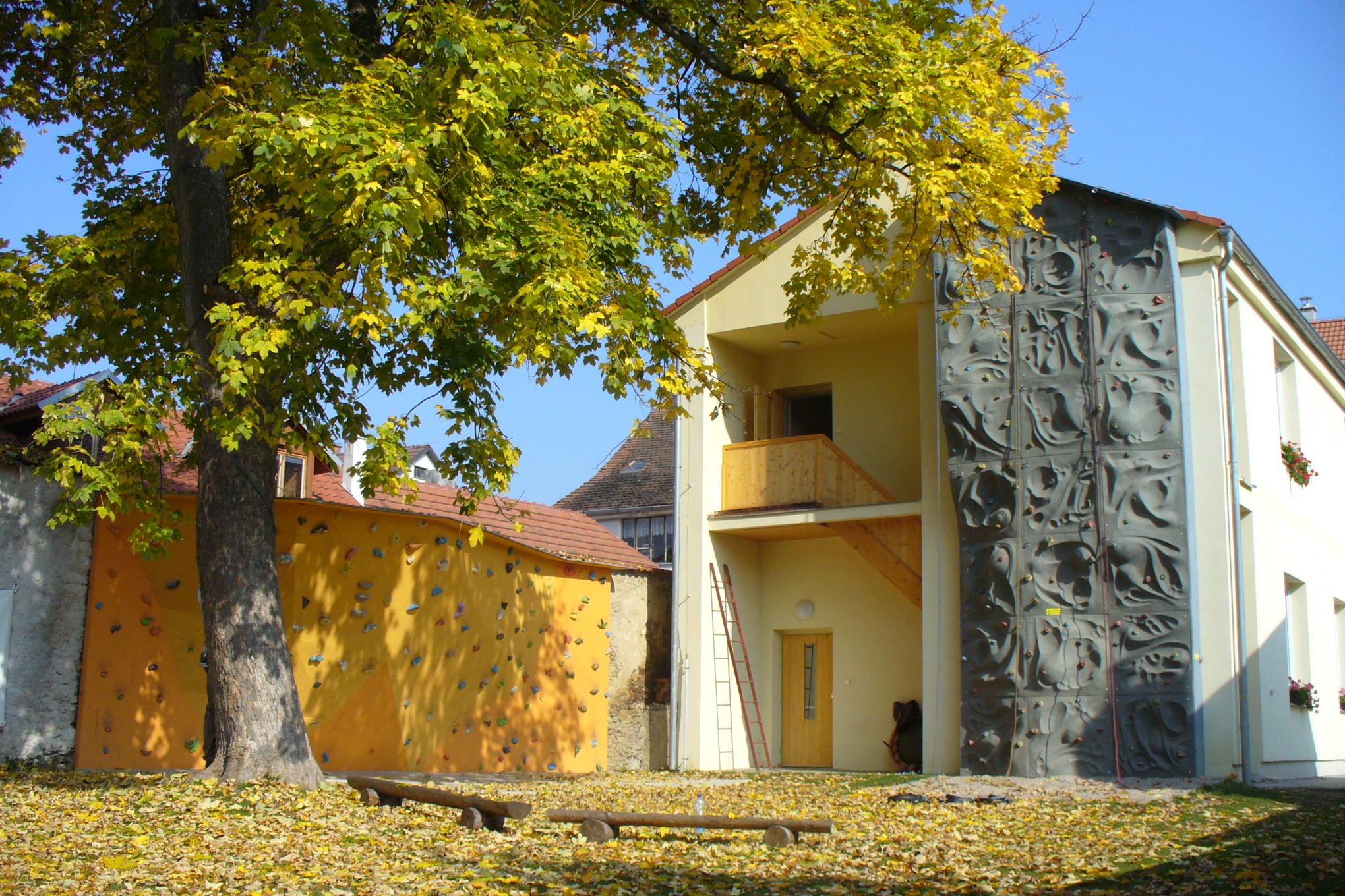 Spolkový dům sourozenců Roškotových - ubytování