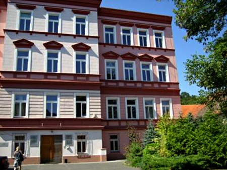 Škola mezinárodních a veřejných vztahů Praha, Střední odborná škola, Gymnázium, s.r.o.