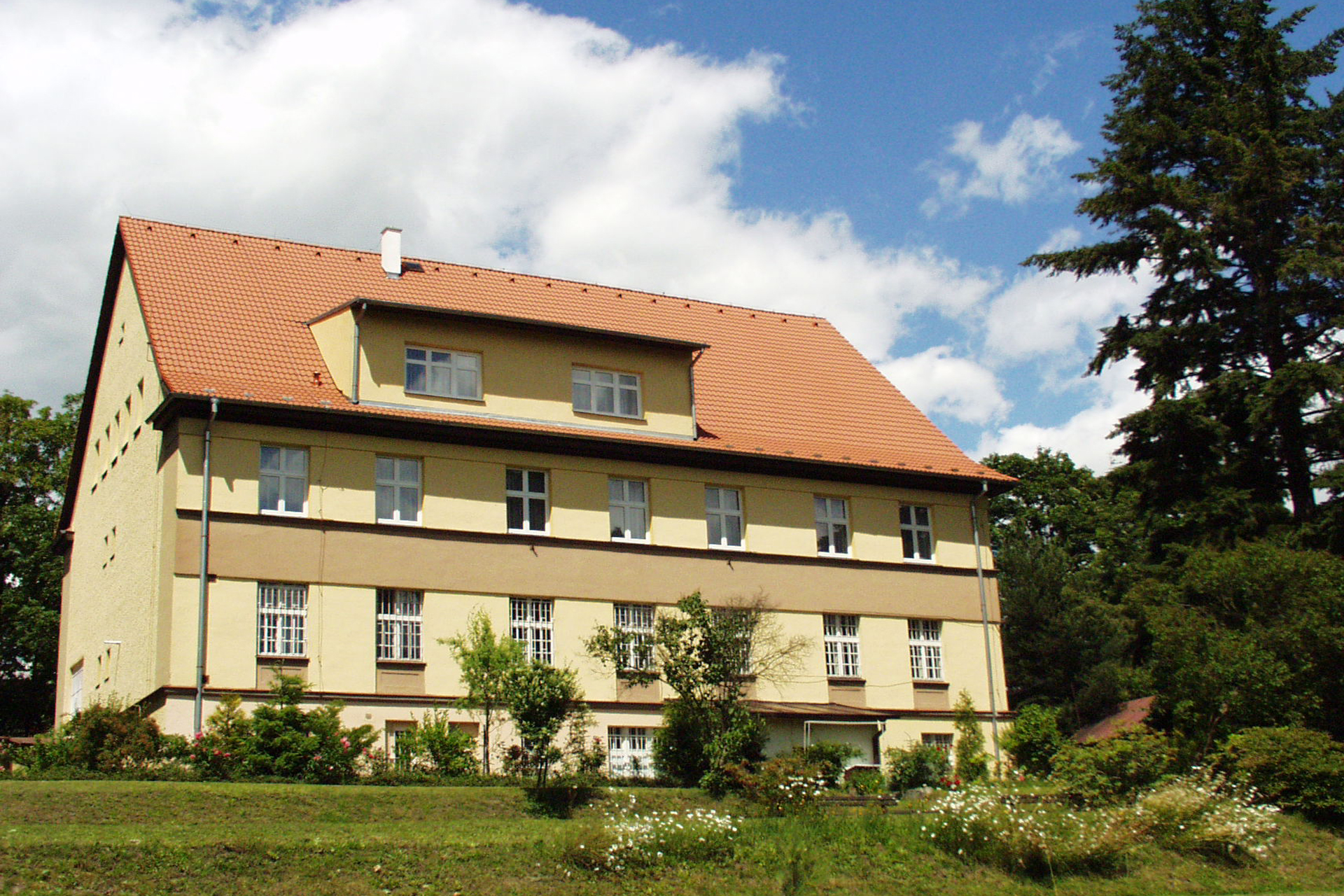 Střední zdravotnická škola a vyšší odborná škola Cheb - domov mládeže