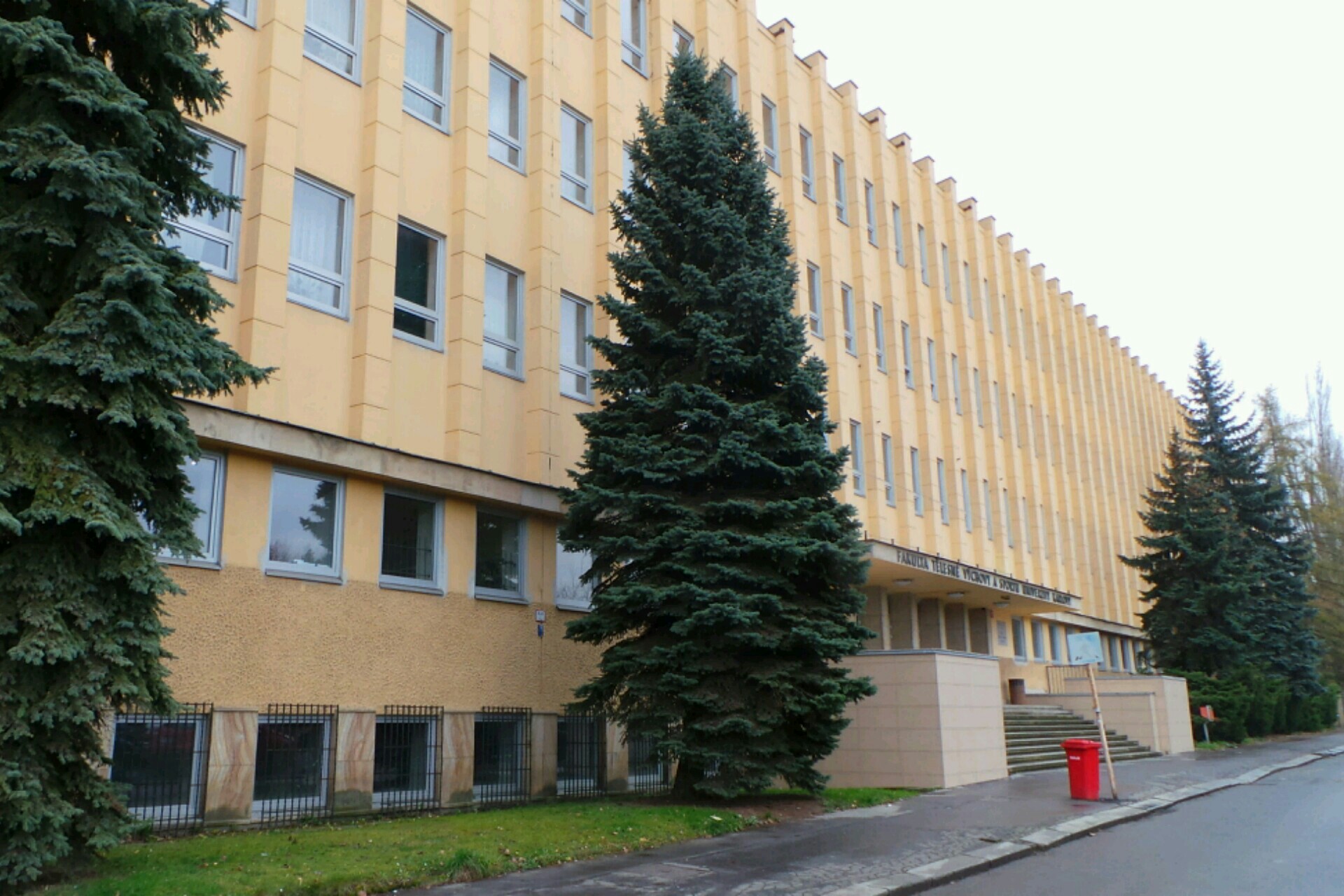 Vojenský obor Fakulty tělesné výchovy a sportu - Univerzita Karlova