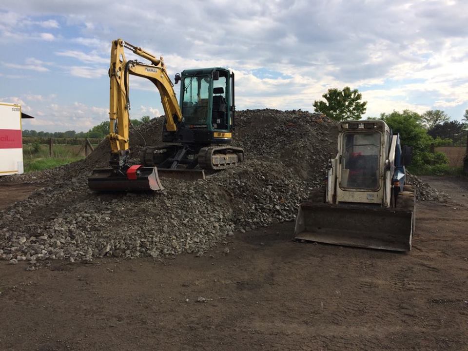 Libor Holička - autodoprava, zemní a výkopové práce foto 2