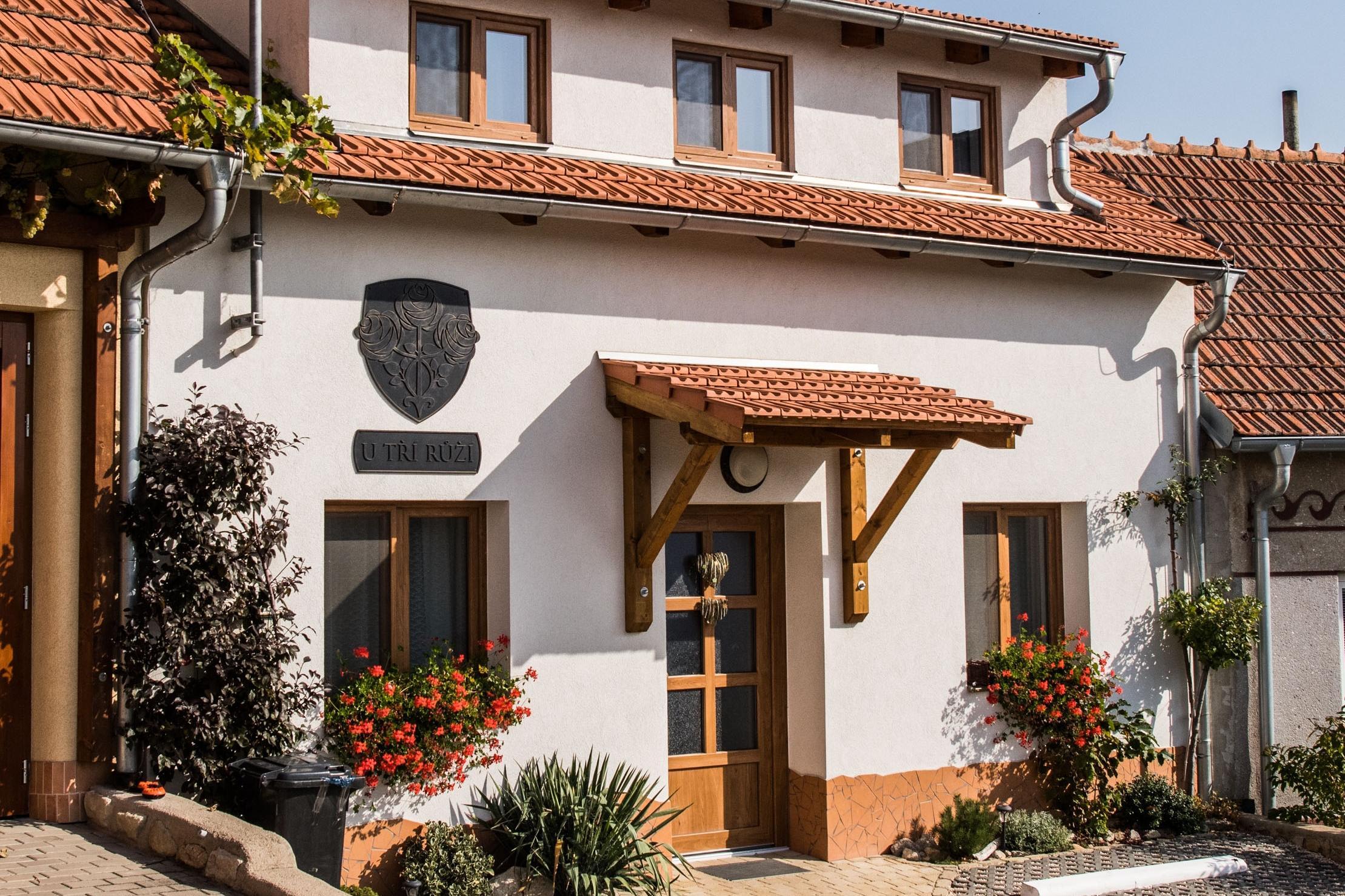 U TŘÍ RŮŽÍ - penzion & vinný sklep