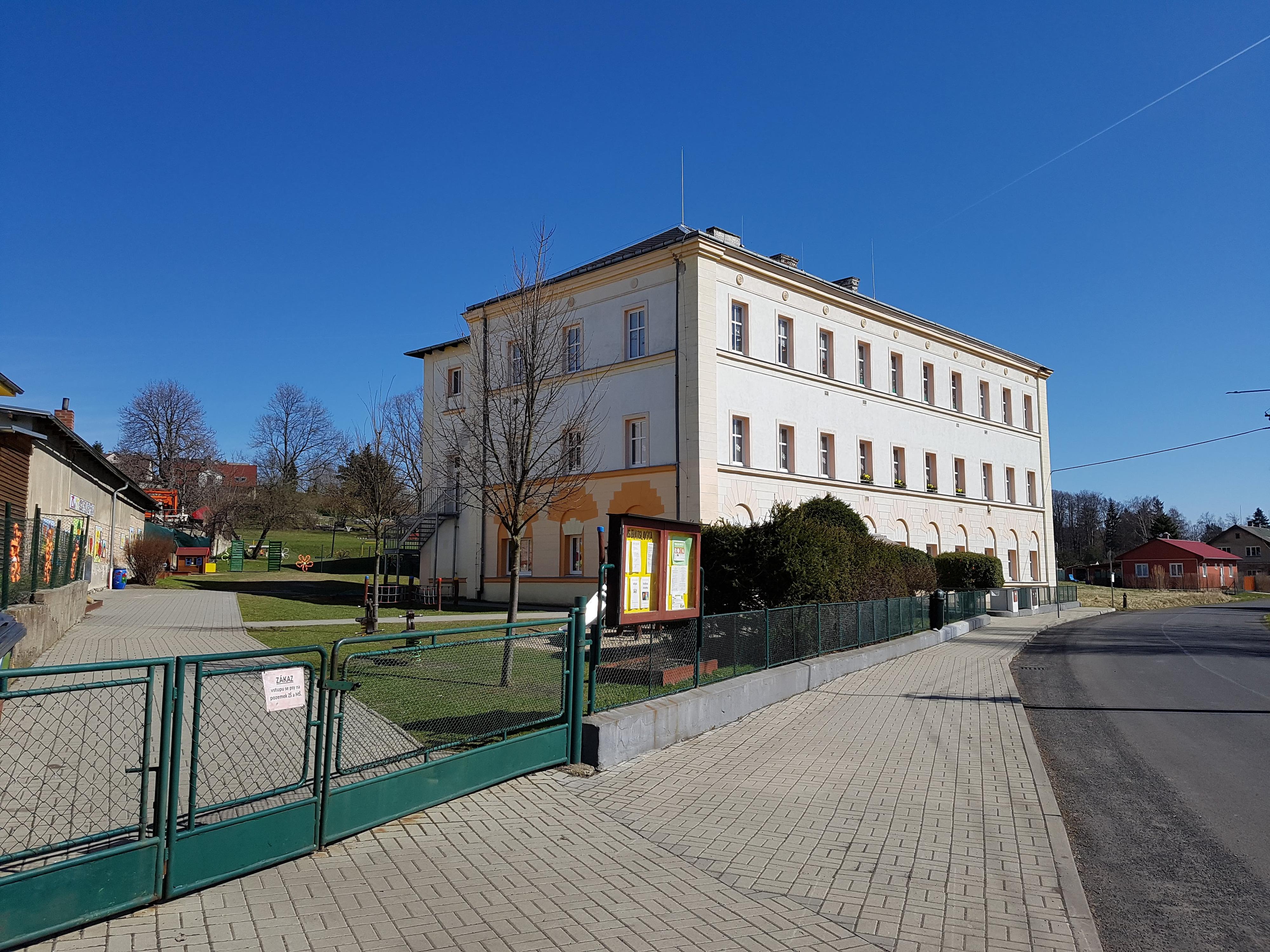 Základní škola a Mateřská škola Varnsdorf, Bratislavská 994, okres Děčín foto 3