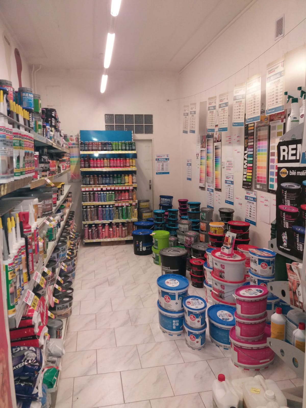 BARVY A LAKY DROGERIE foto 3