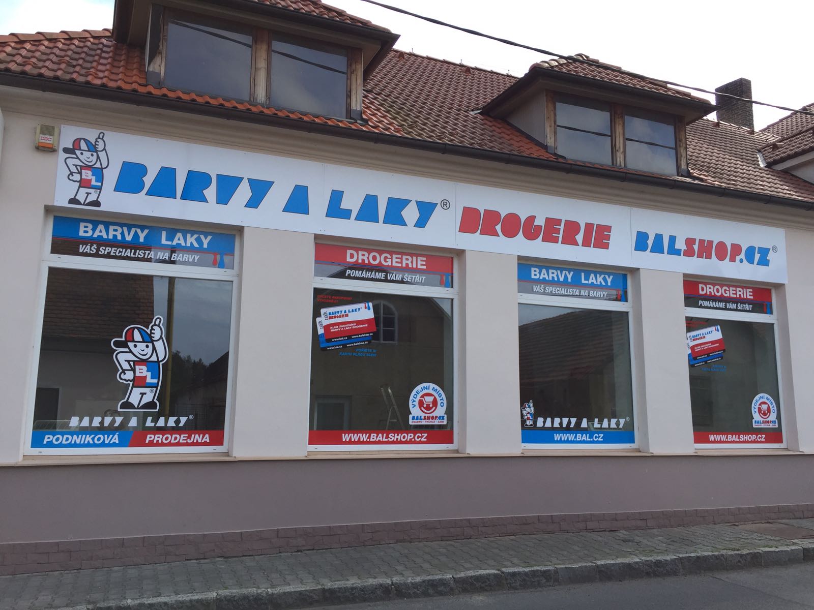 BARVY A LAKY DROGERIE foto 5