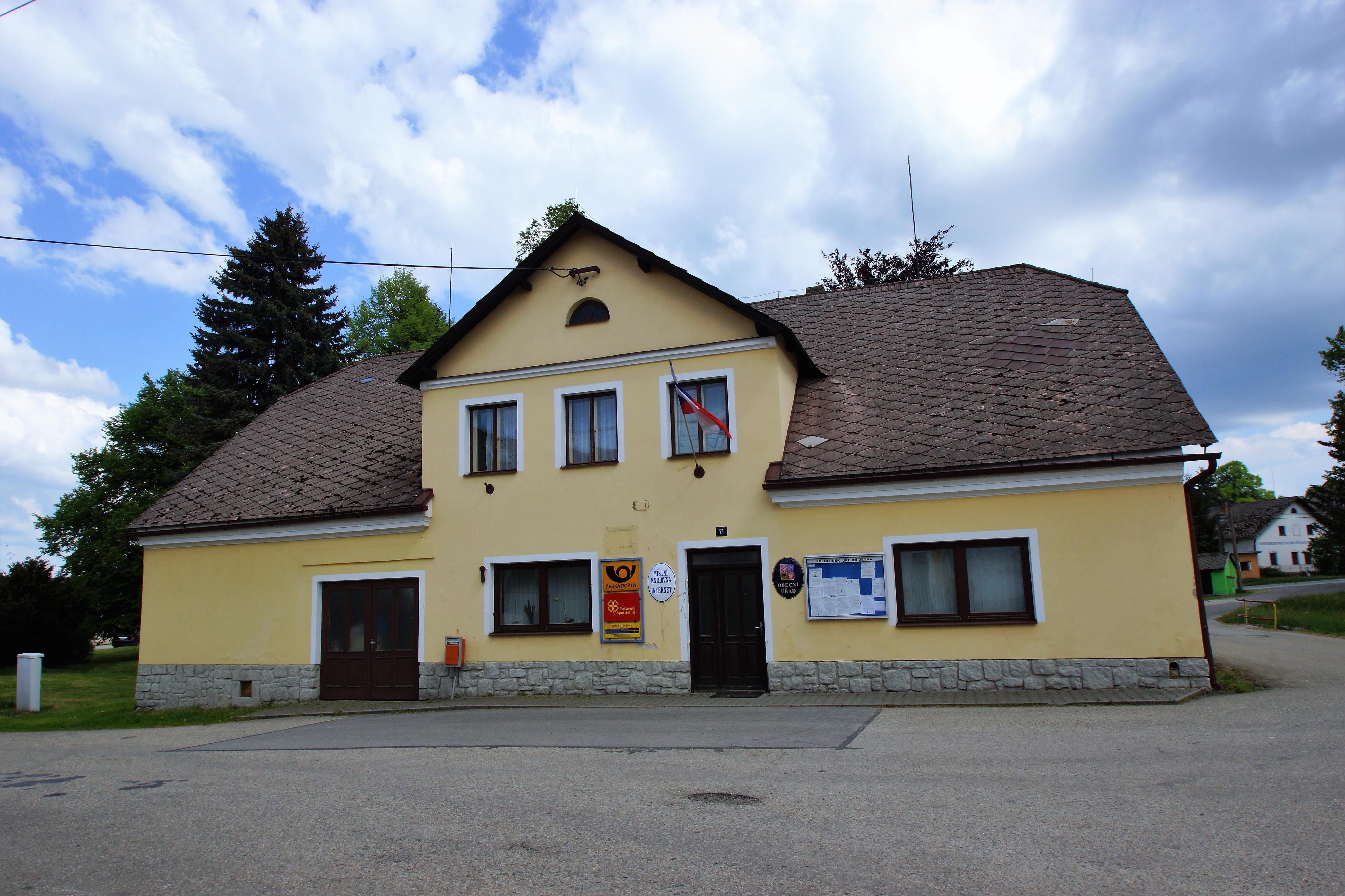 Člunek - obecní úřad foto 2