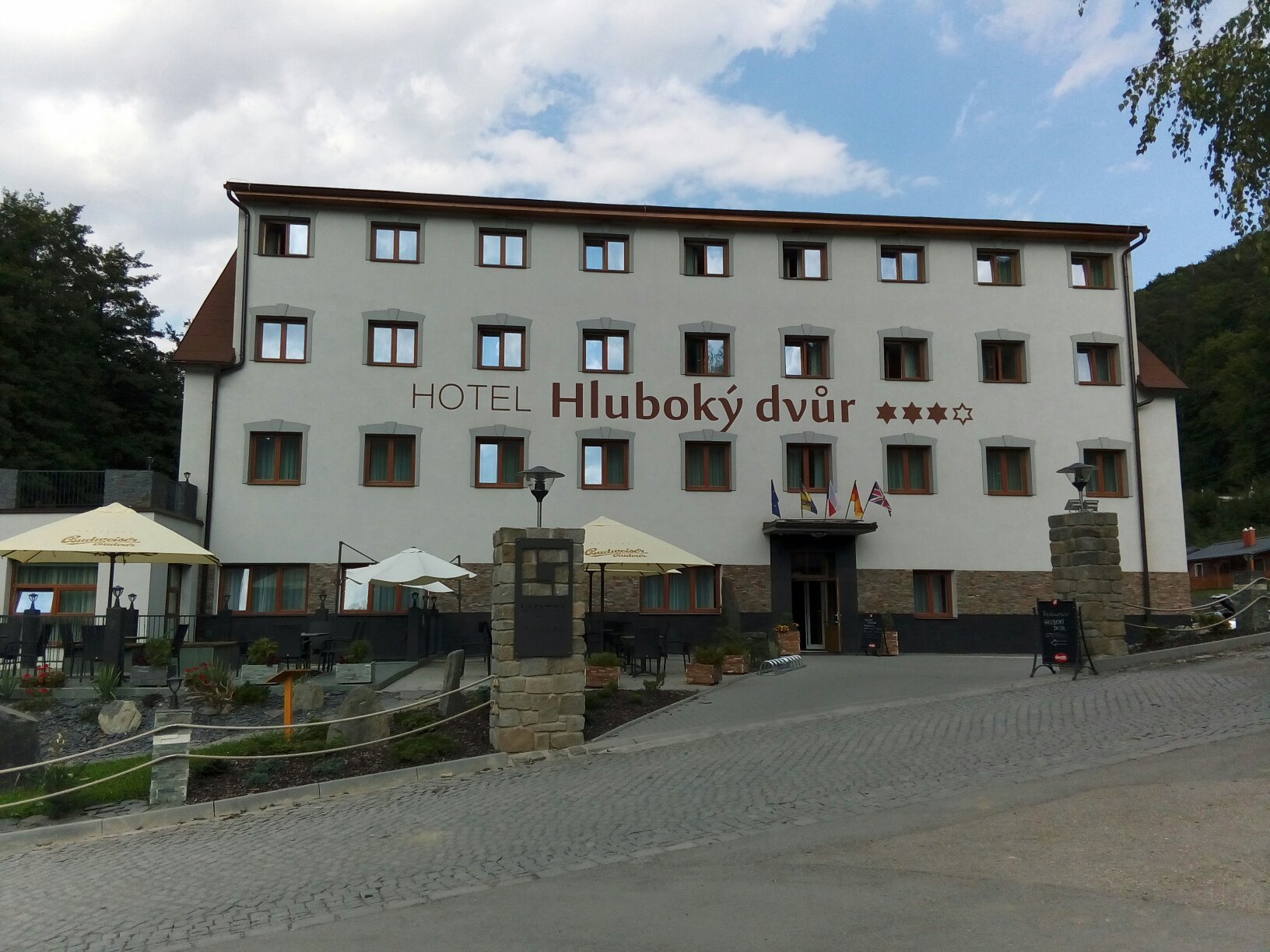 Hotel Hluboký dvůr, s.r.o.