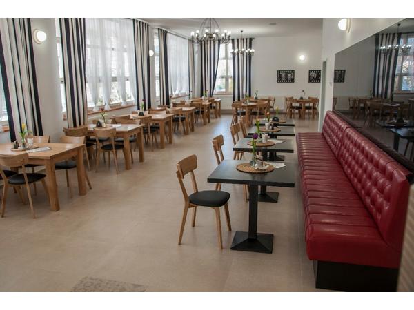 Divadelní restaurace a kavárna foto 2