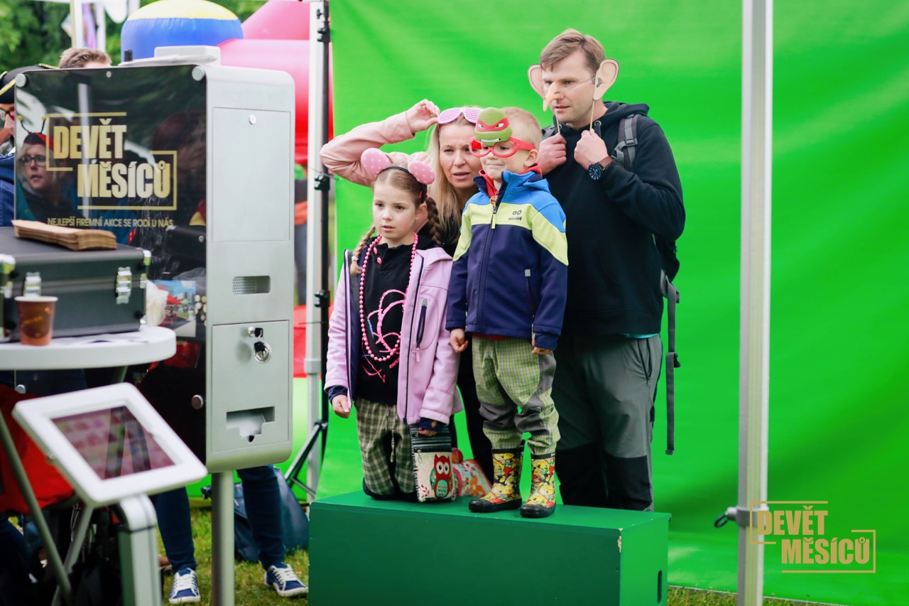 Selfiebot - Fotokoutek na Vaši akci foto 3