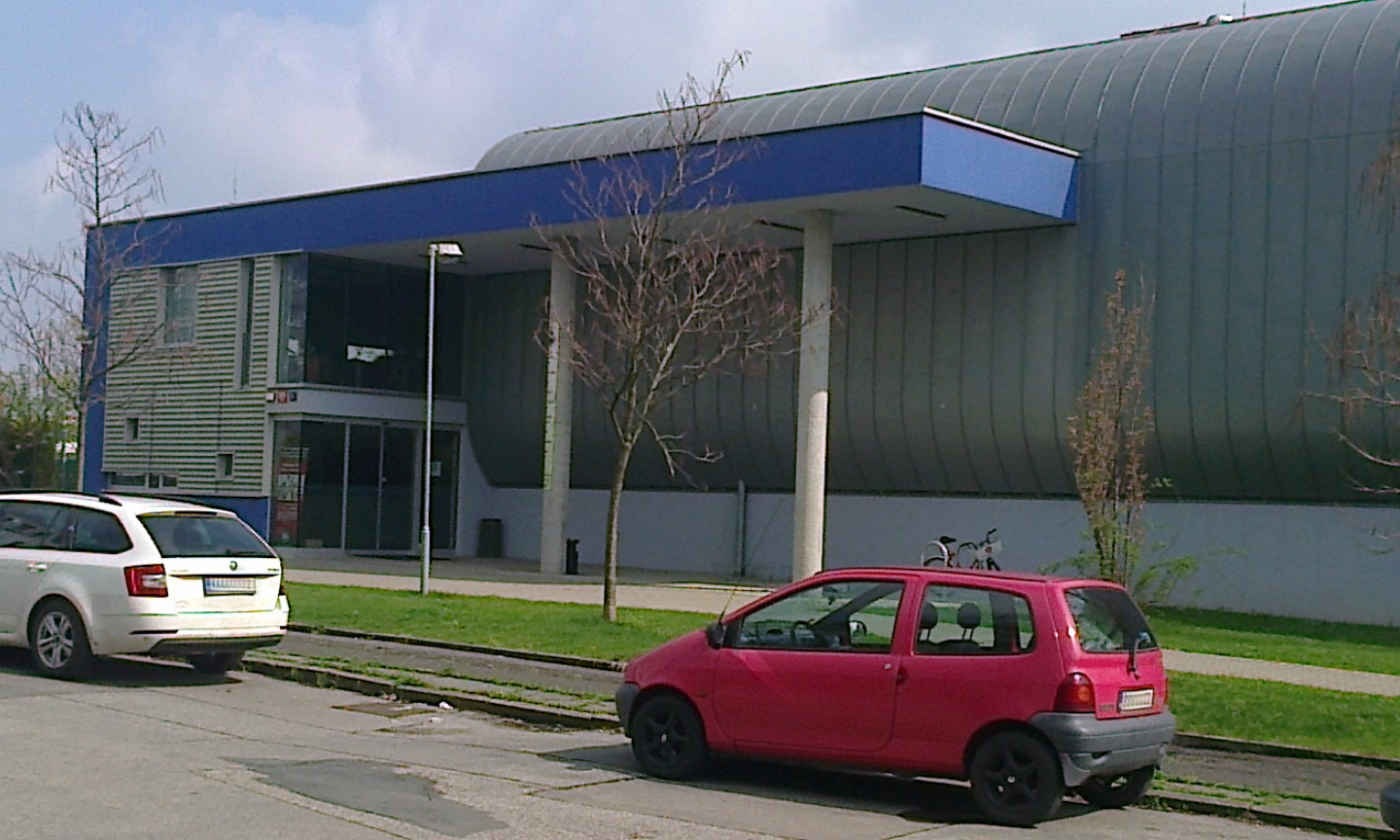 Vysoká škola ekonomická v Praze - Sportovní areál foto 2