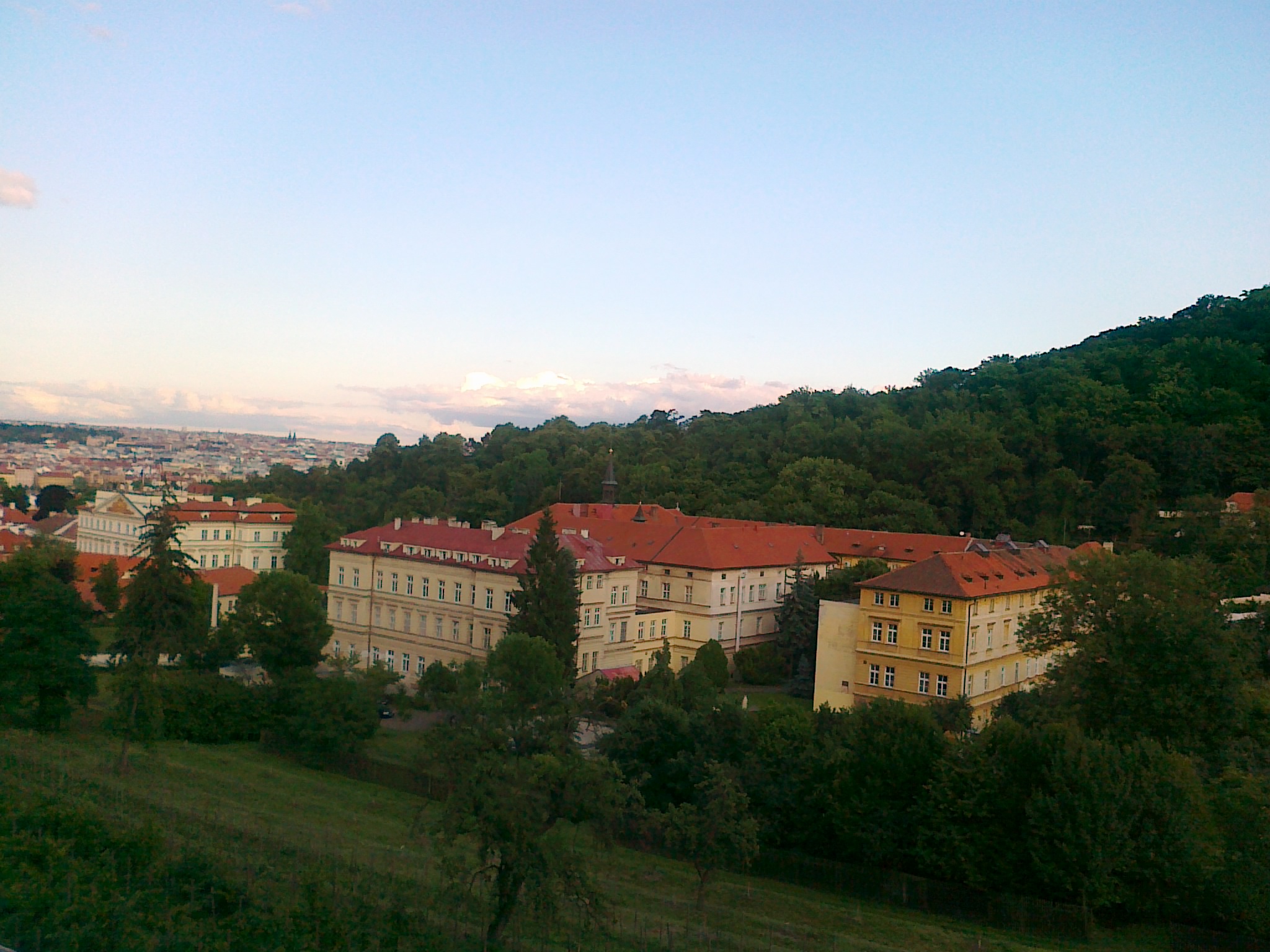 Nemocnice Milosrdných sester sv. Karla Boromejského v Praze foto 2