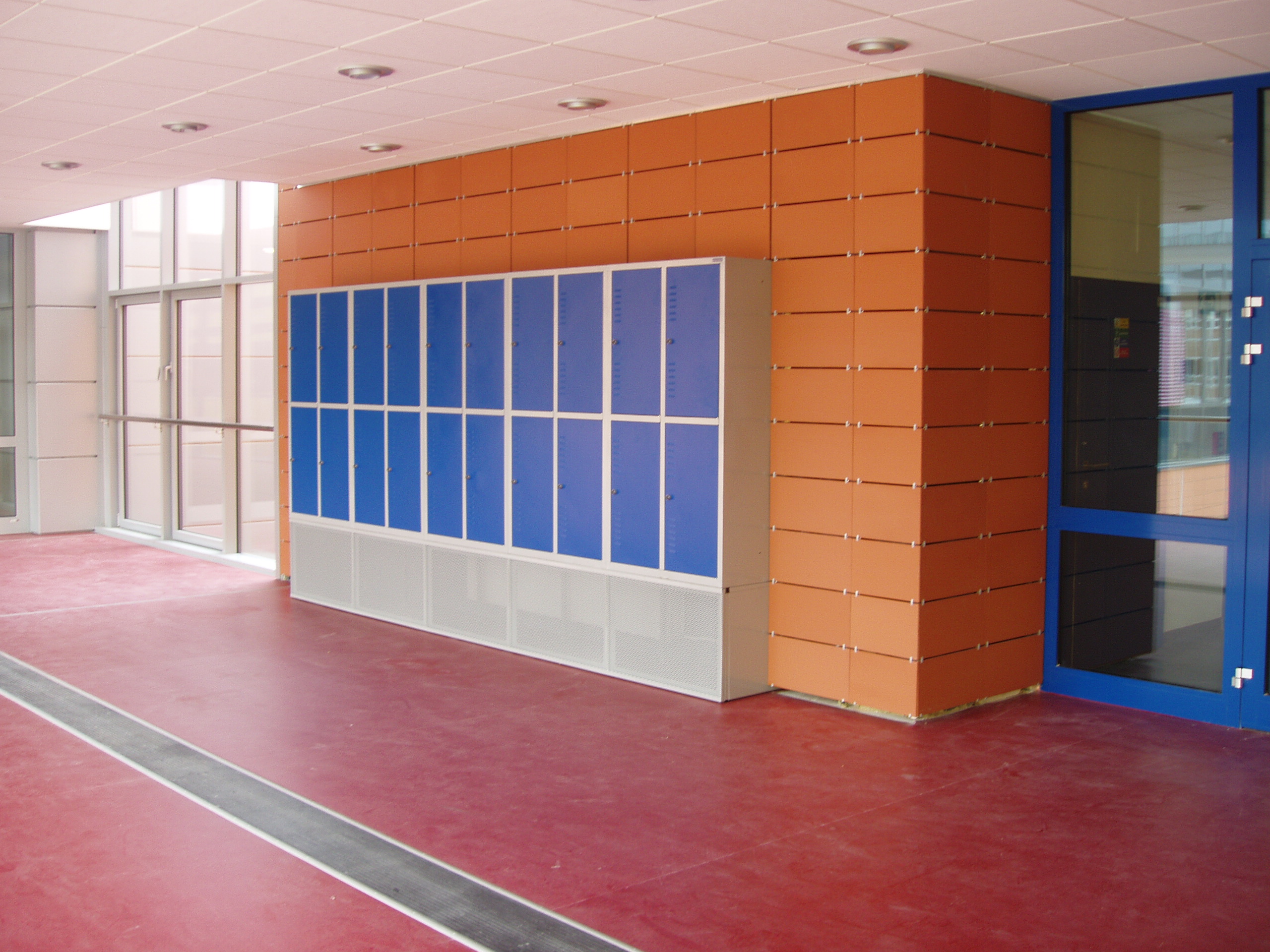 TechnoBank, s.r.o. - dílenský nábytek foto 4