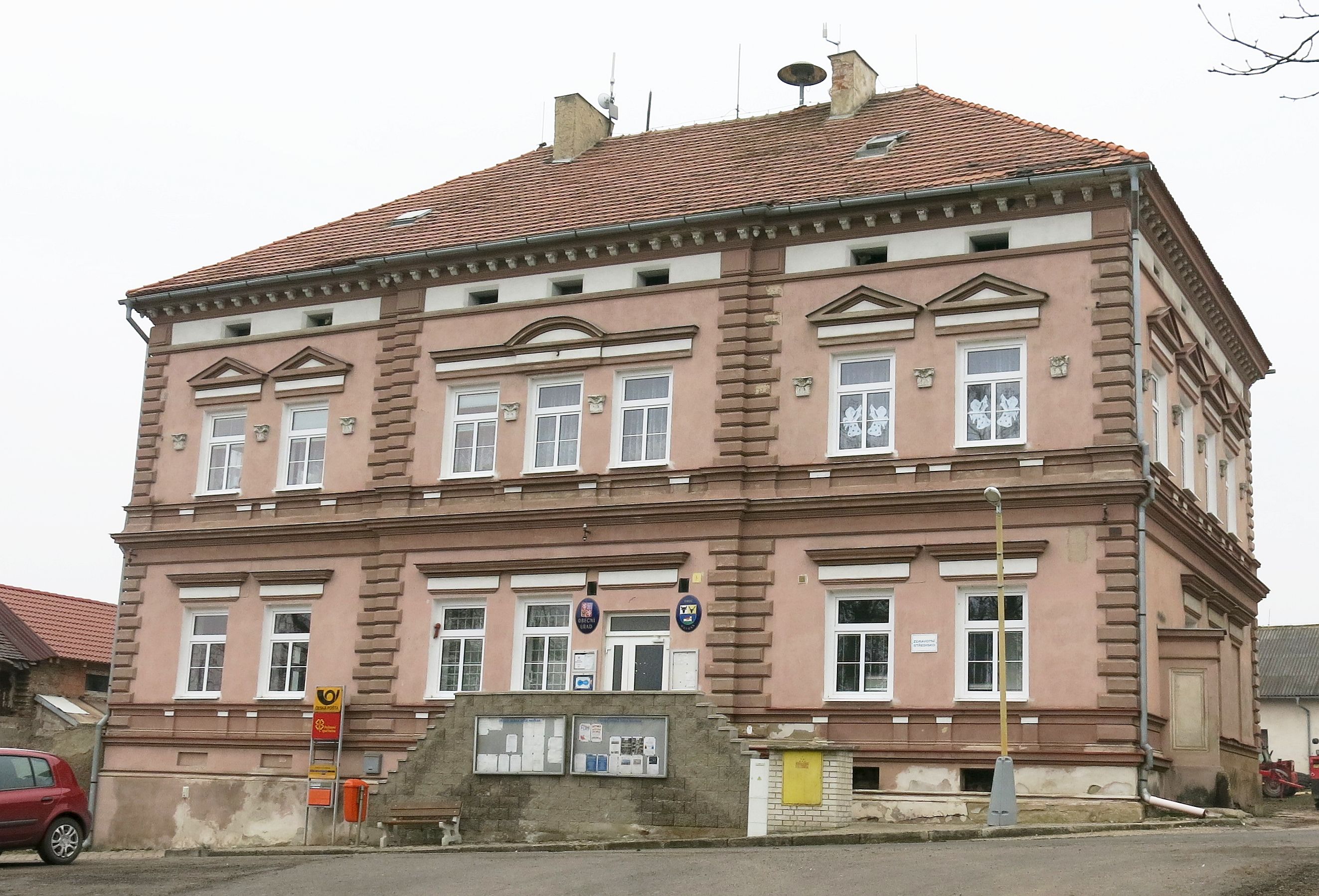 Havraň - obecní úřad foto 2