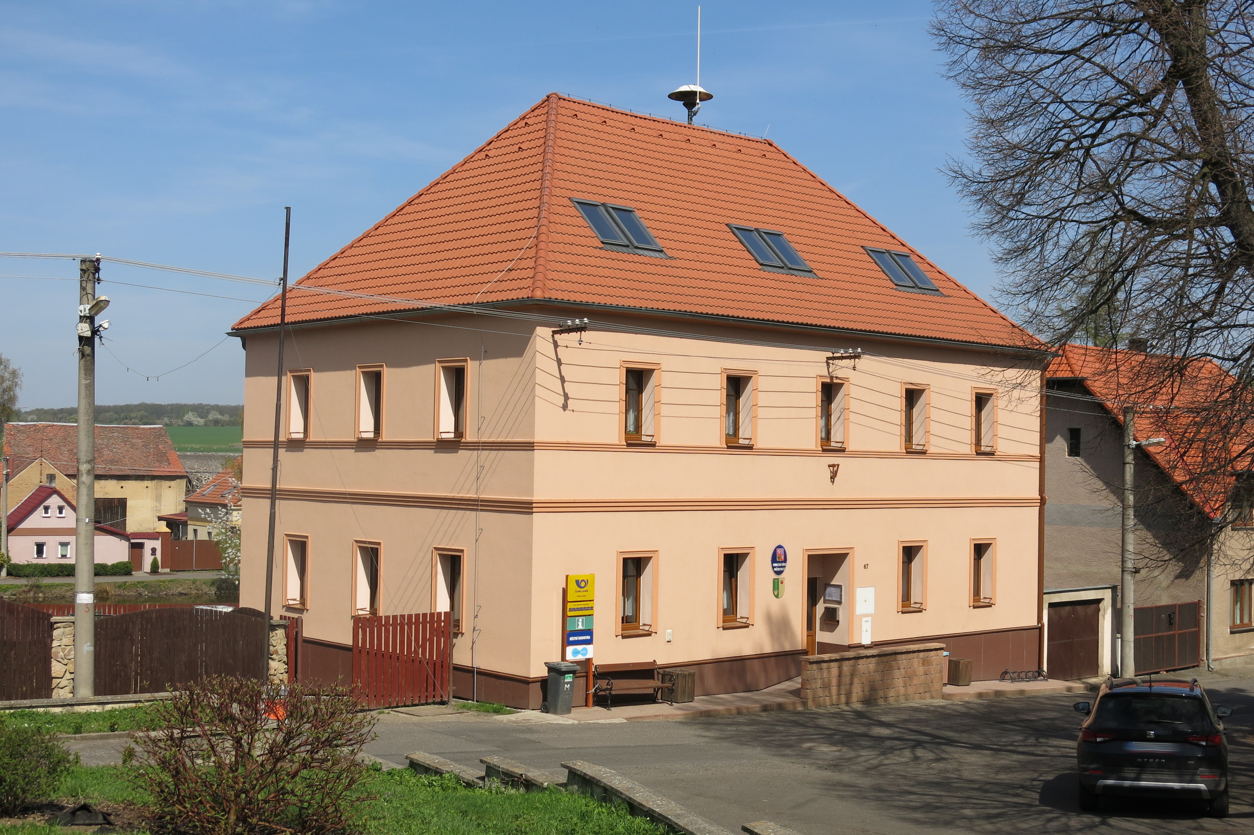 Měrunice - obecní úřad foto 2