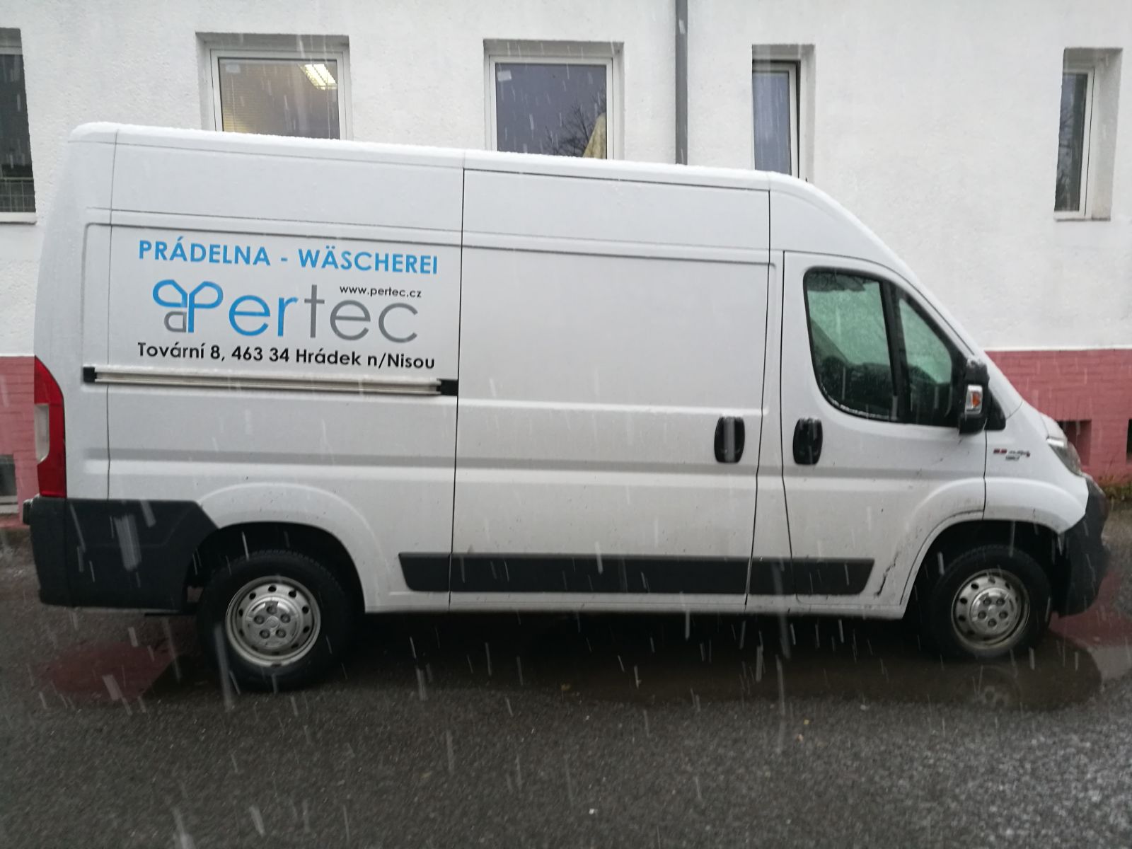 Pertec s.r.o. – Prací síla pro instituce i domácnosti foto 6