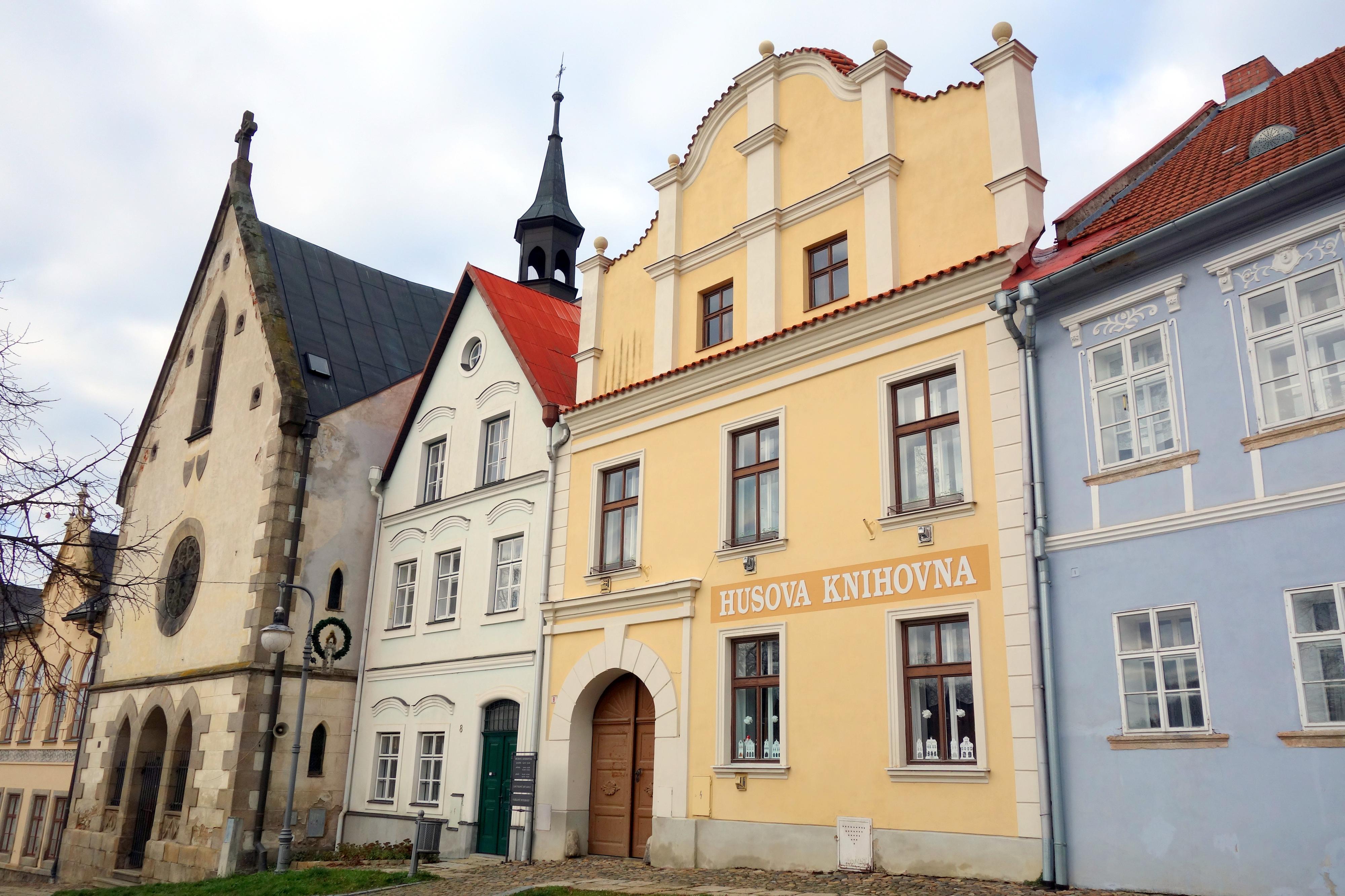 Husova knihovna Polná foto 2