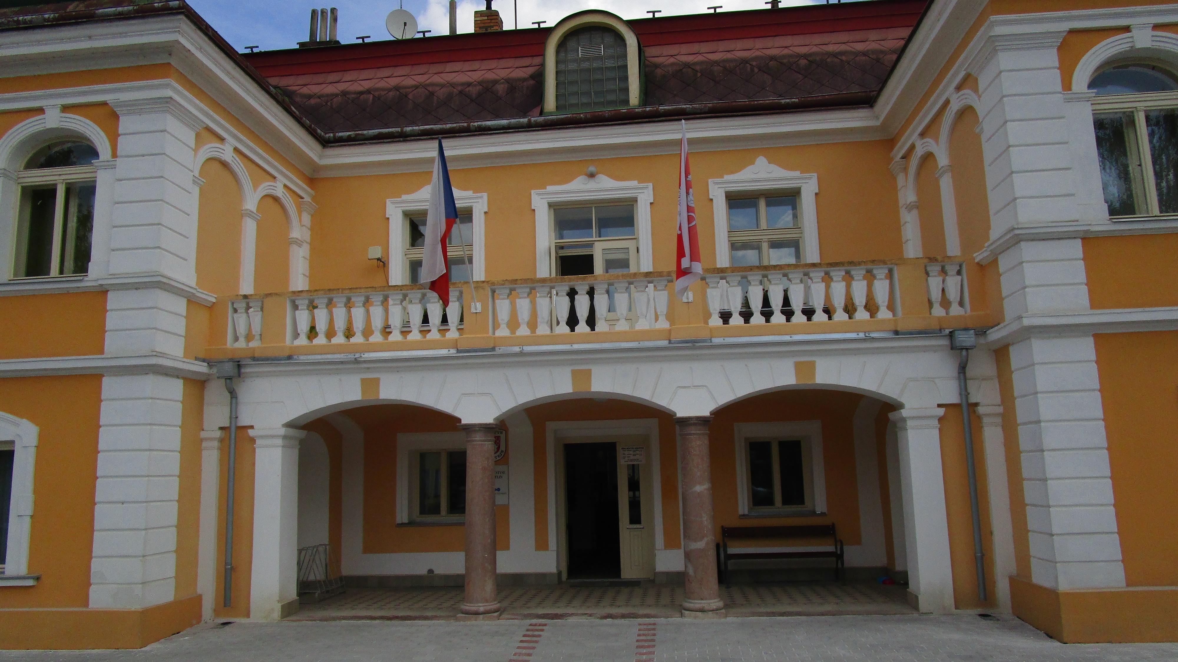 Karlštejn - úřad městyse foto 2