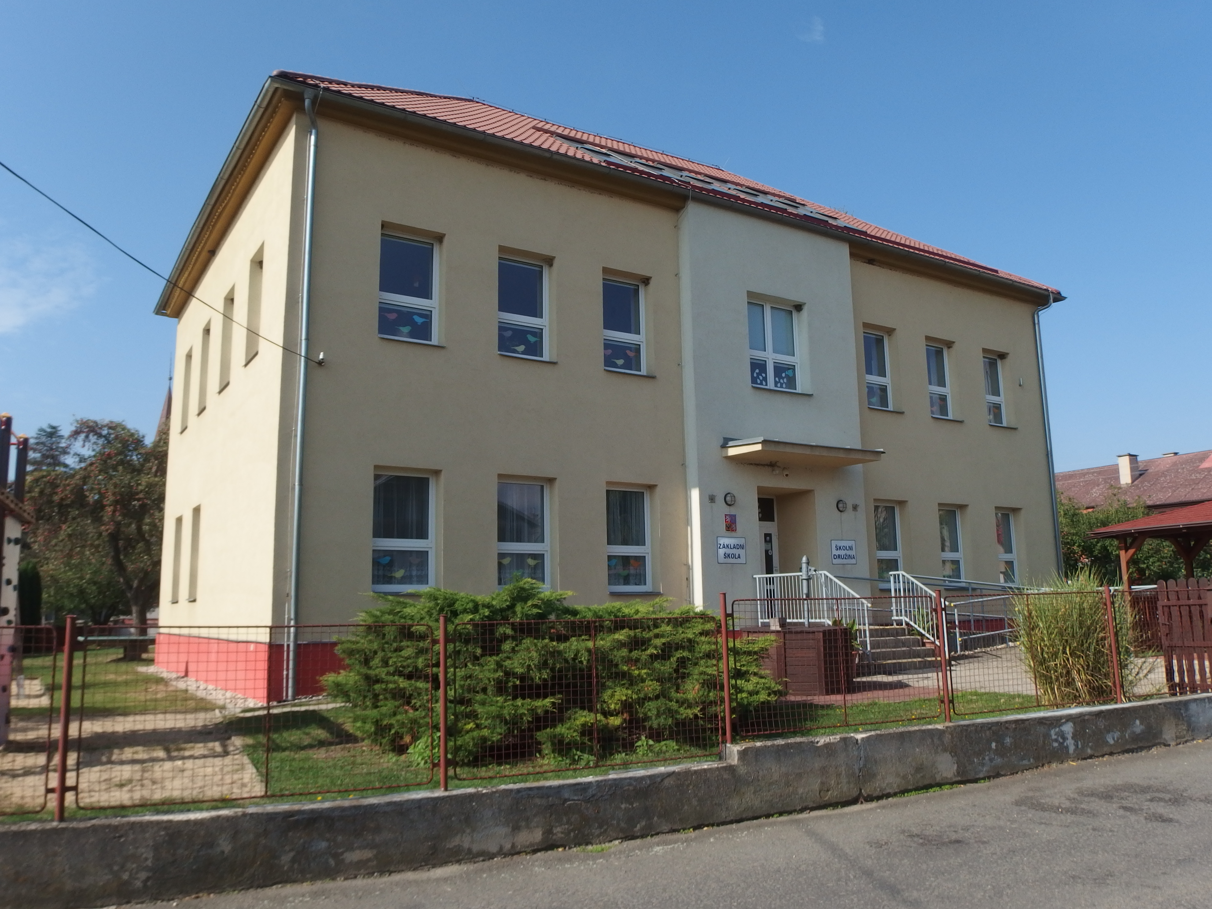 Základní škola a Mateřská škola Babice, příspěvková organizace foto 1