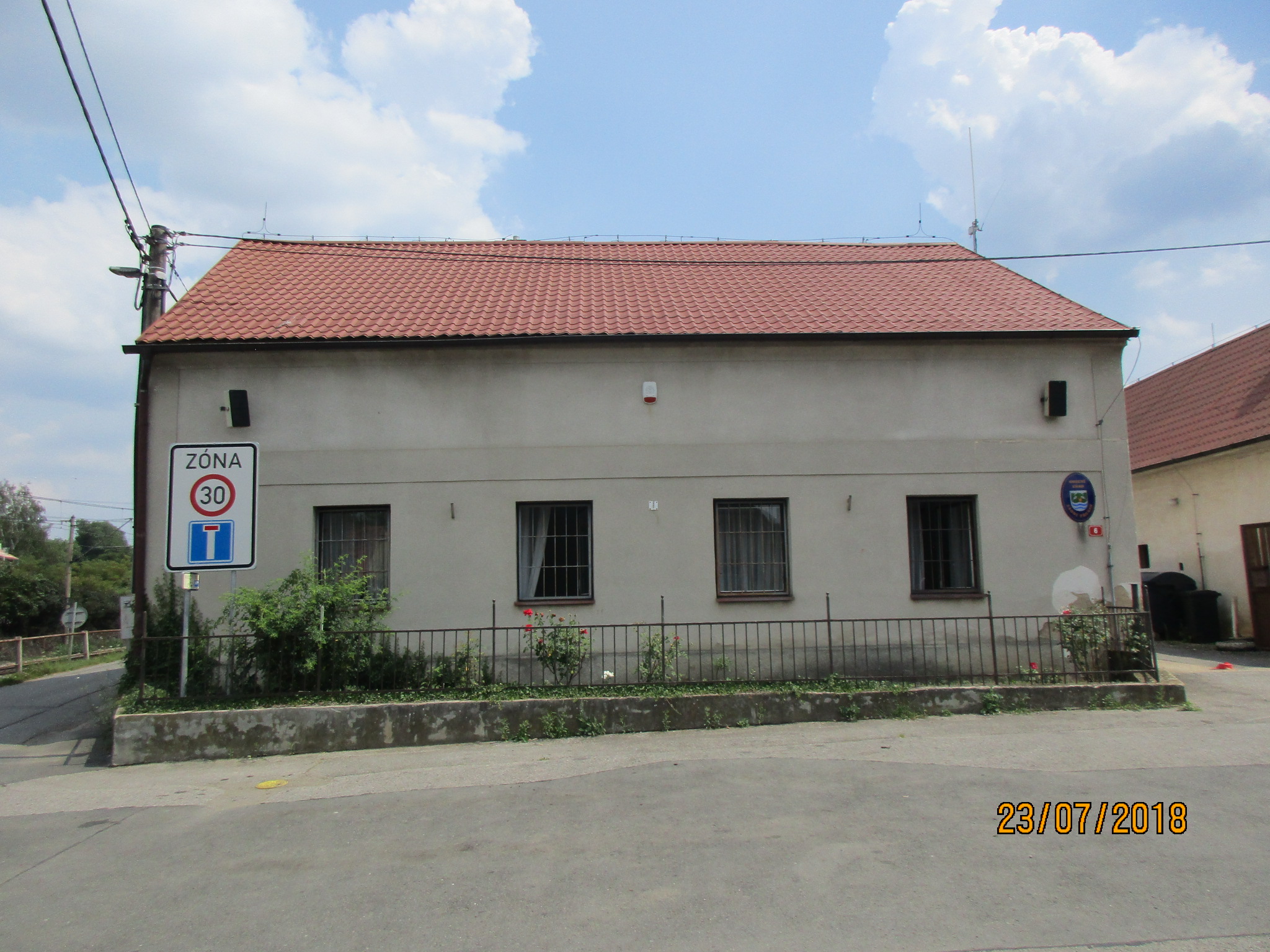 Zadní Třebaň - obecní úřad foto 2