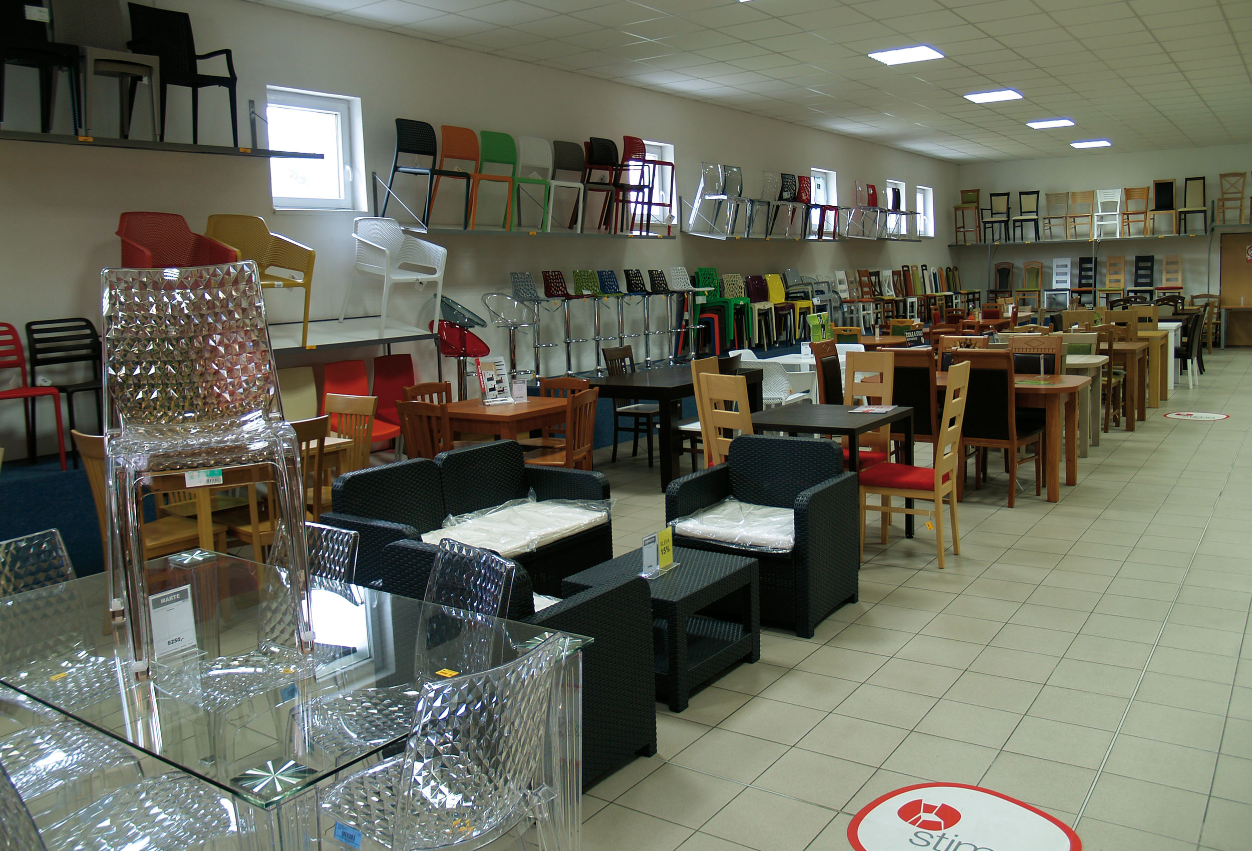 ITTC STIMA - židle, stoly