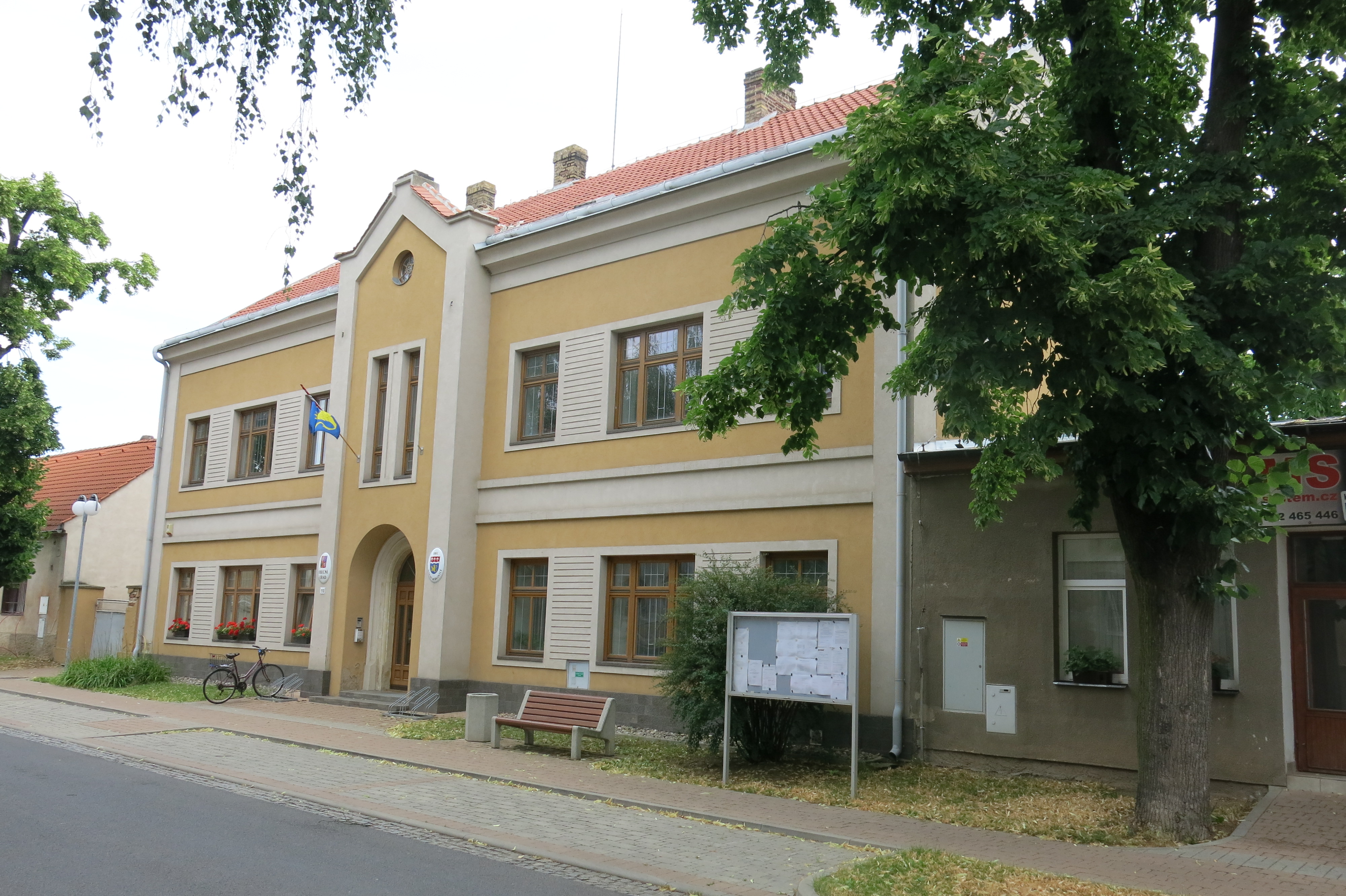 Dolní Beřkovice - obecní úřad foto 1