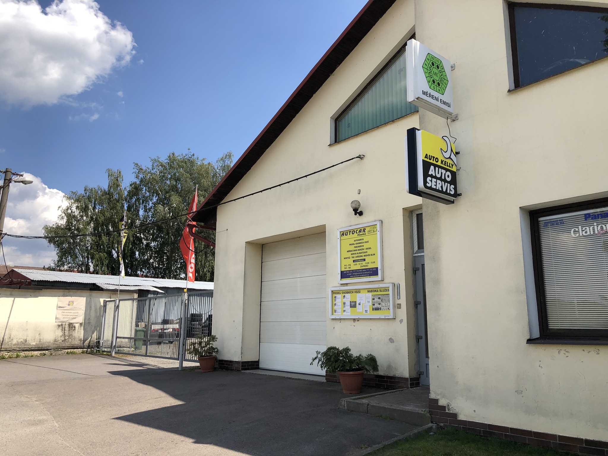 AUTOCAR Moučka