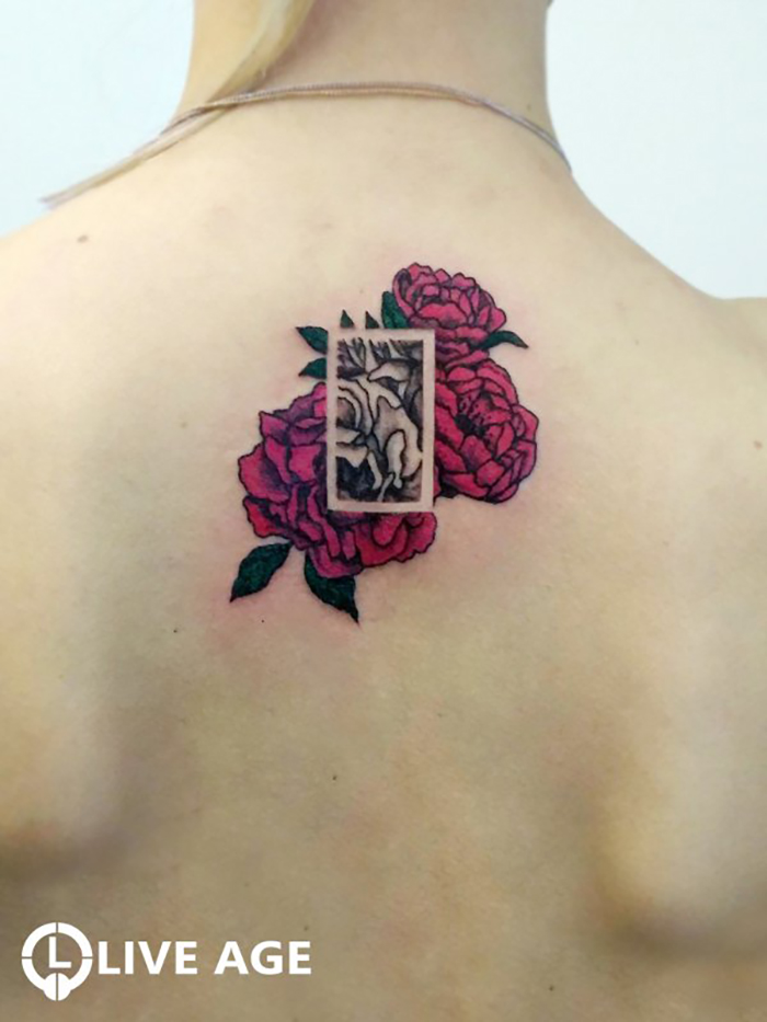 Tattoo LIVE AGE foto 3
