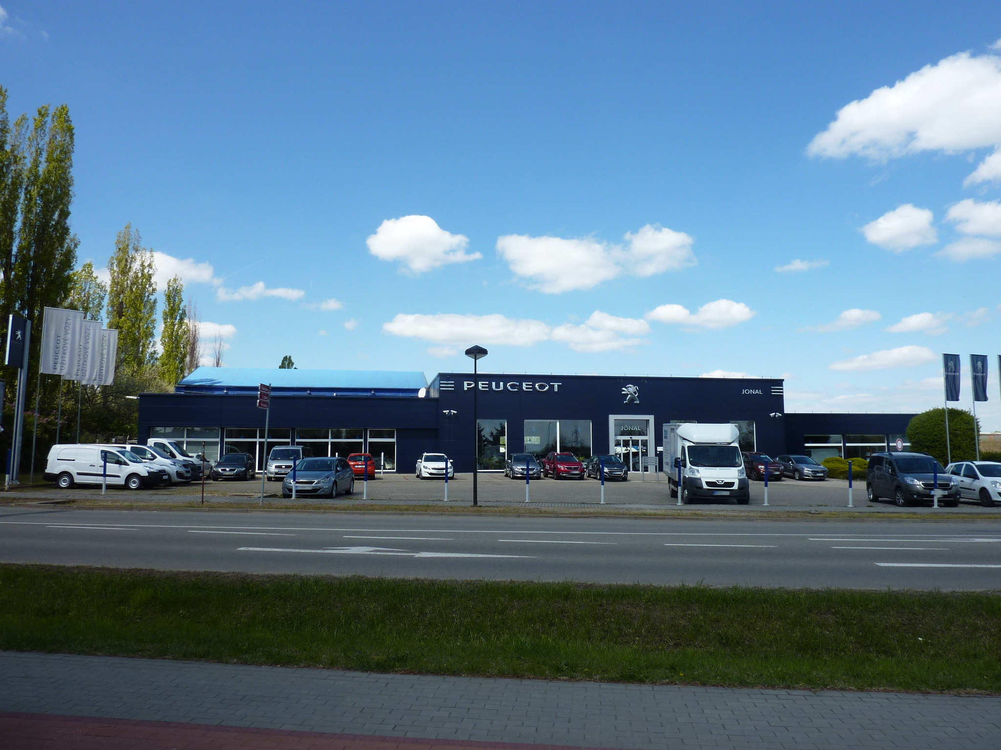 Peugeot a MG - Jonal, spol. s.r.o.