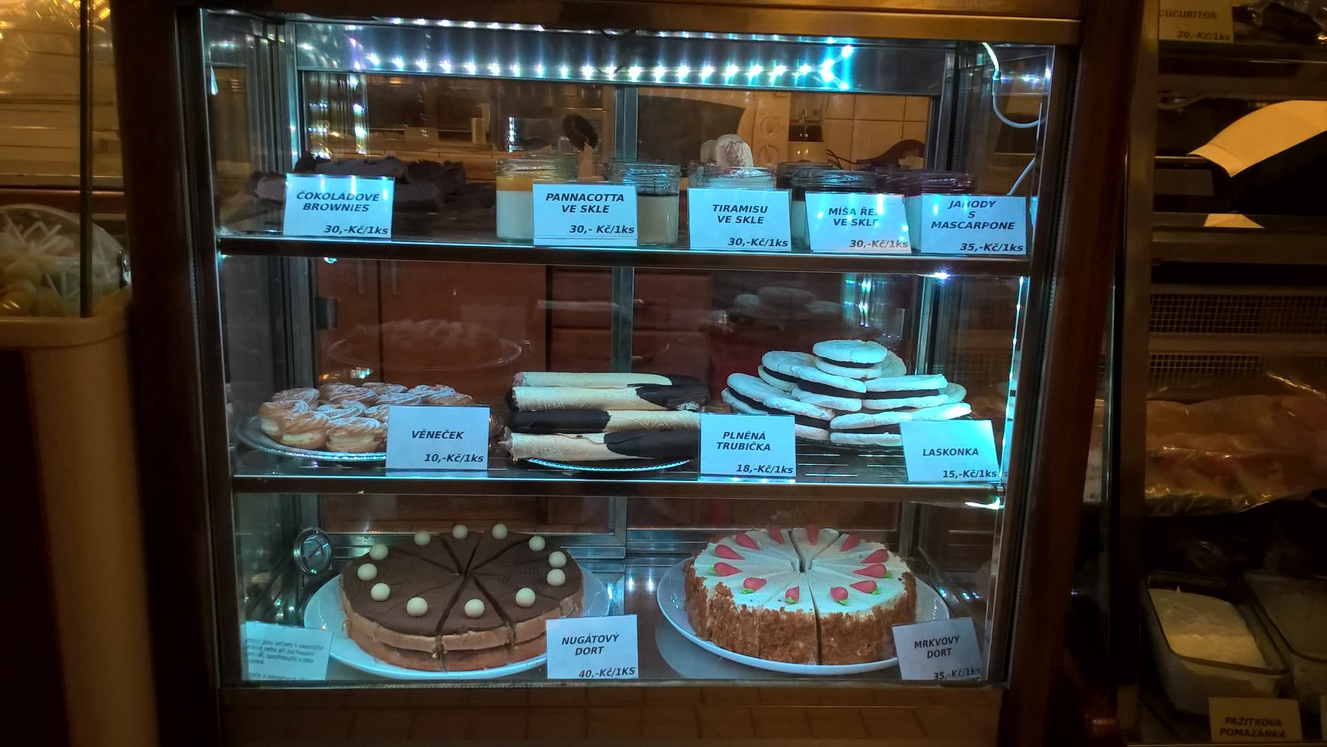 Lahůdky a cukrárna U přátel foto 3