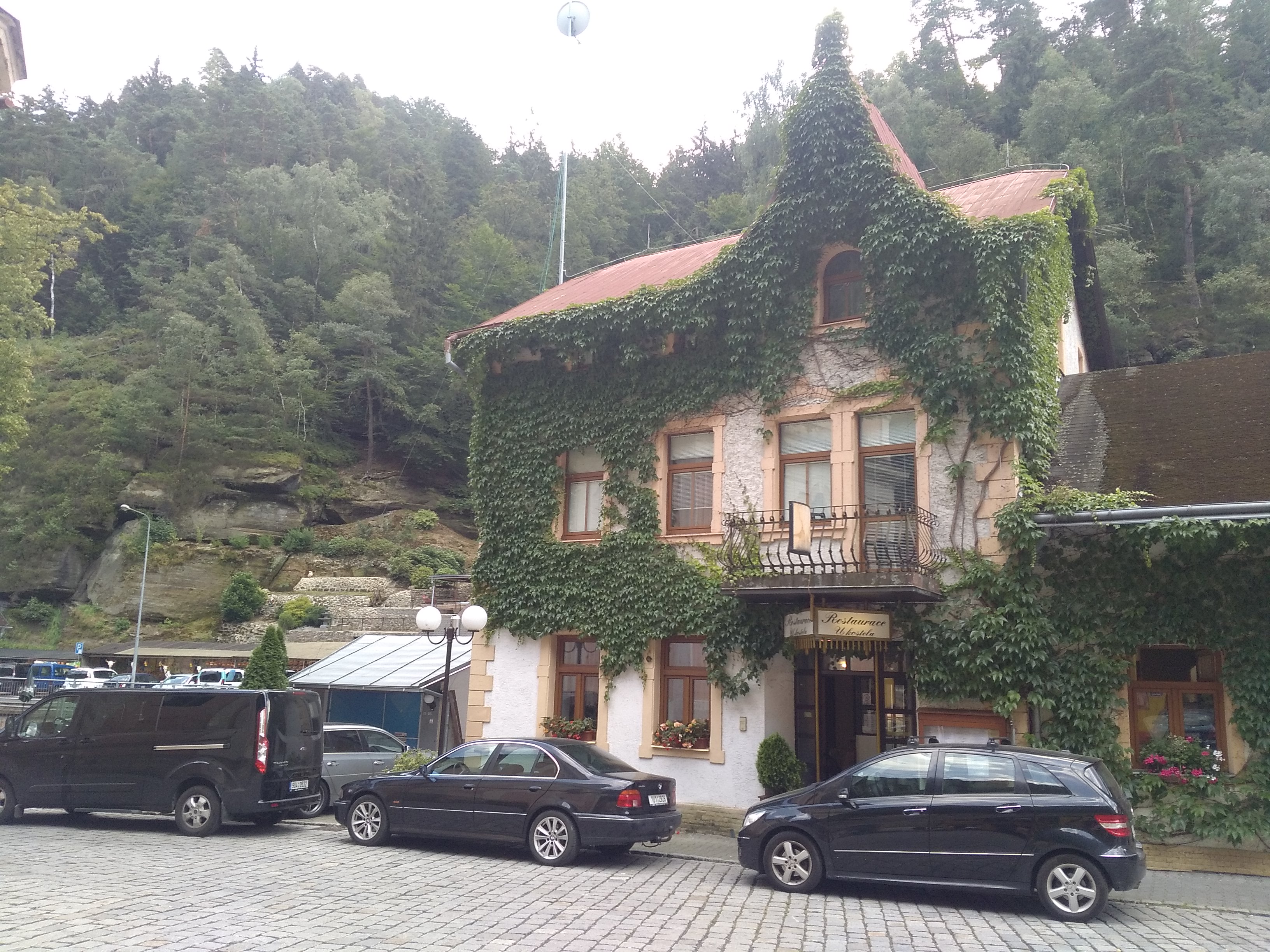Restaurace U Kostela foto 2