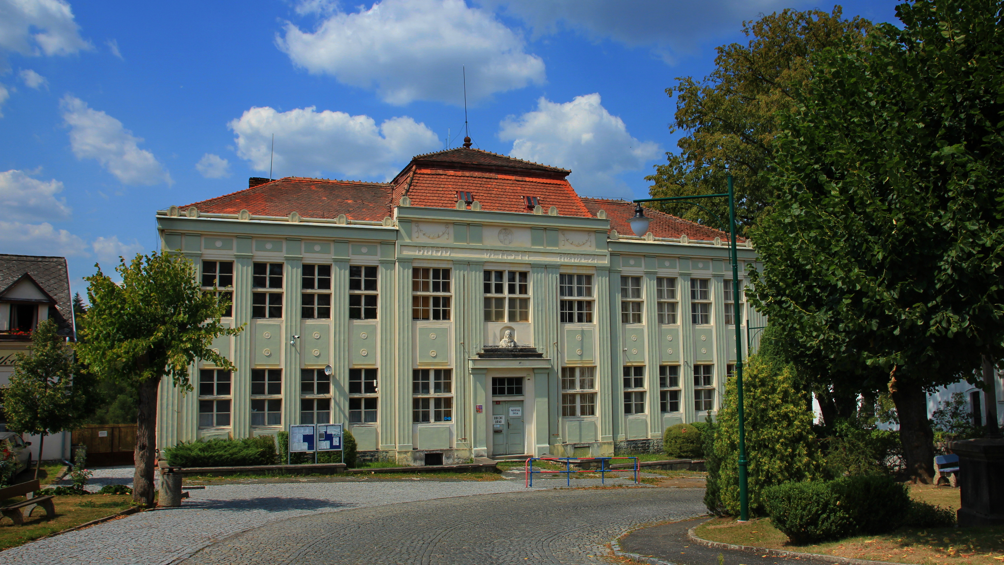 Rataje nad Sázavou - úřad městyse foto 2