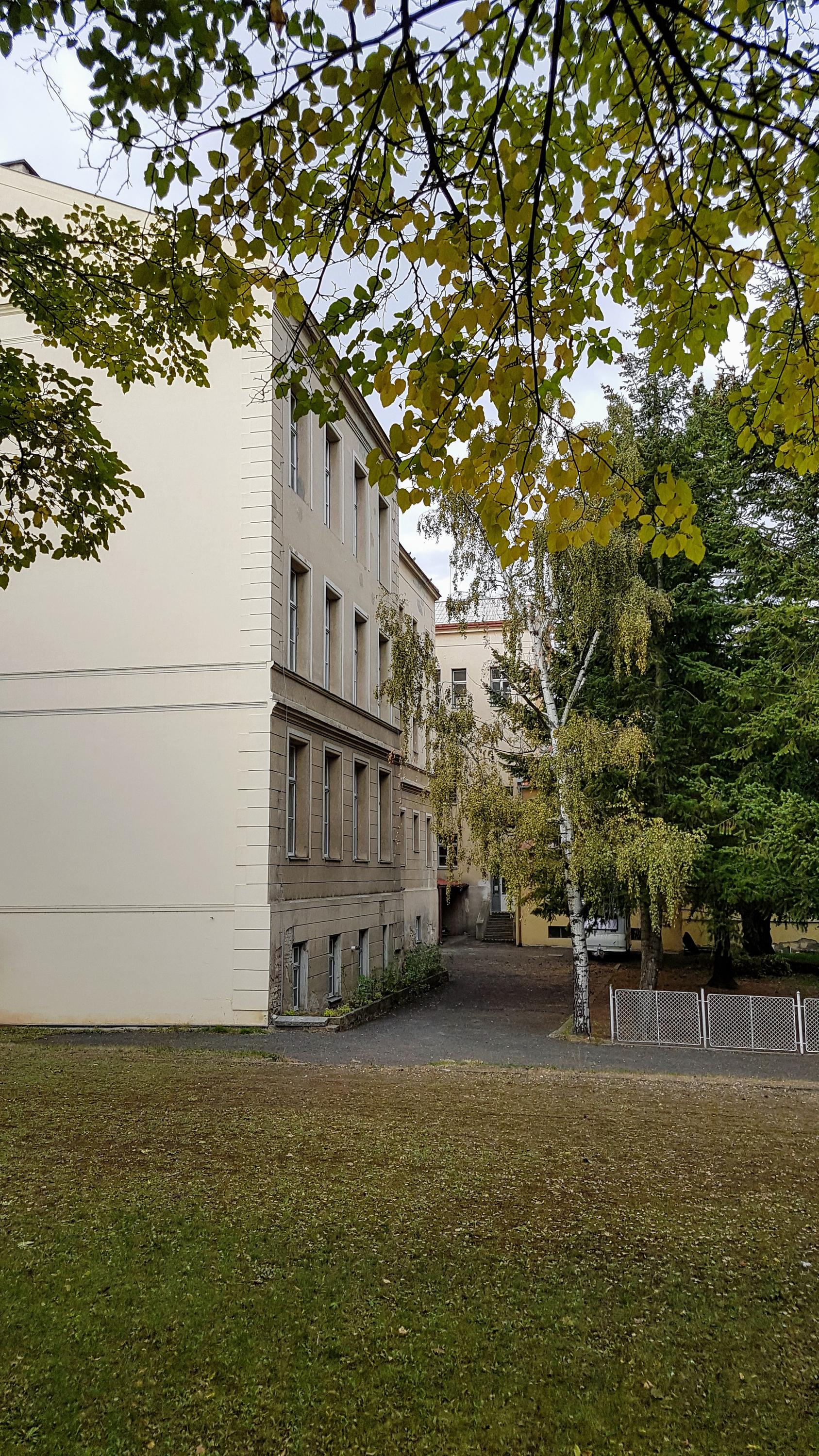 Gymnázium Václava Hlavatého, Louny foto 2