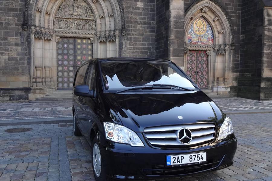 Převozy zemřelých 24 hodin denně