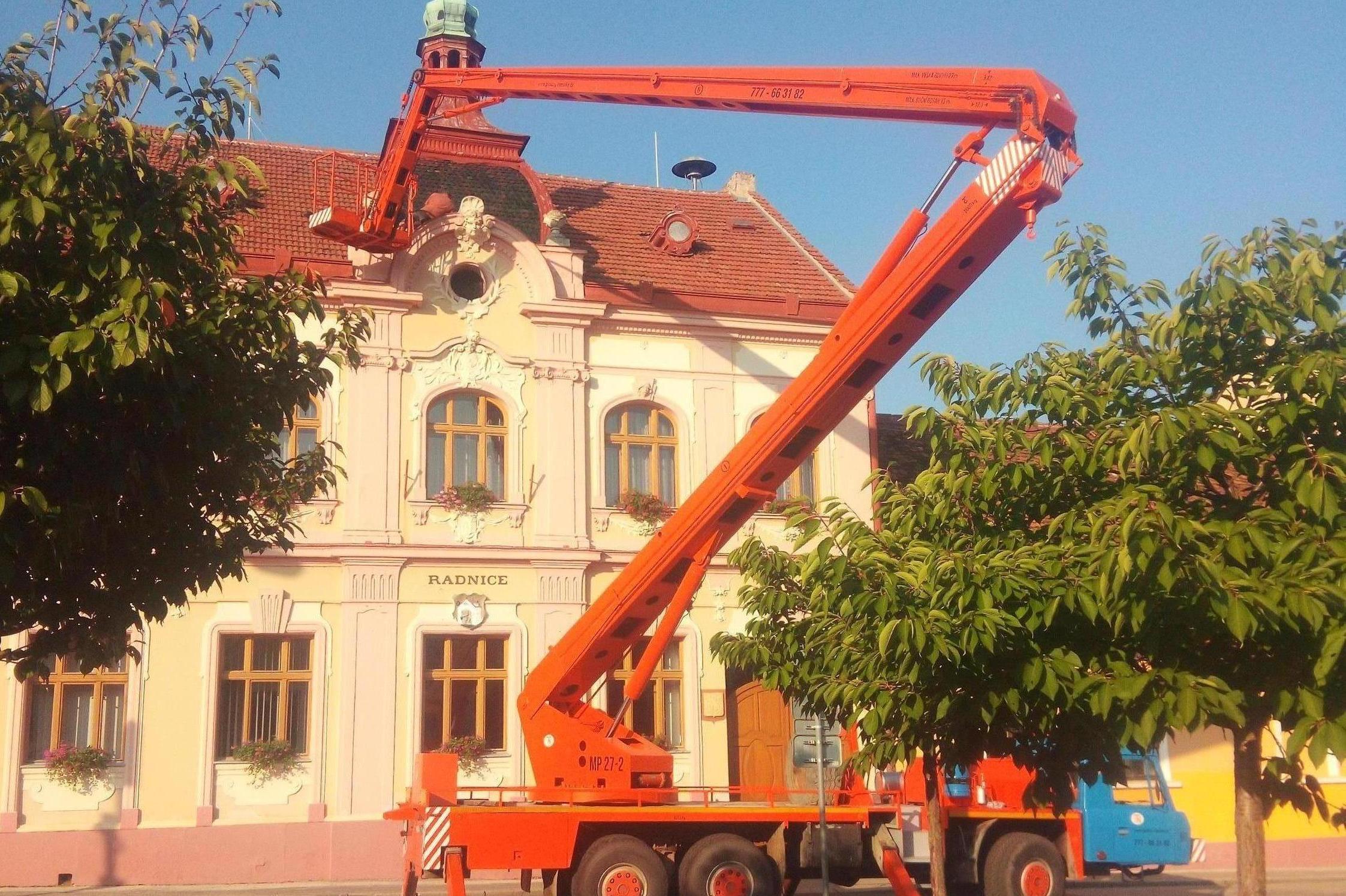Tomáš Něnička - montážní plošiny a jeřáby