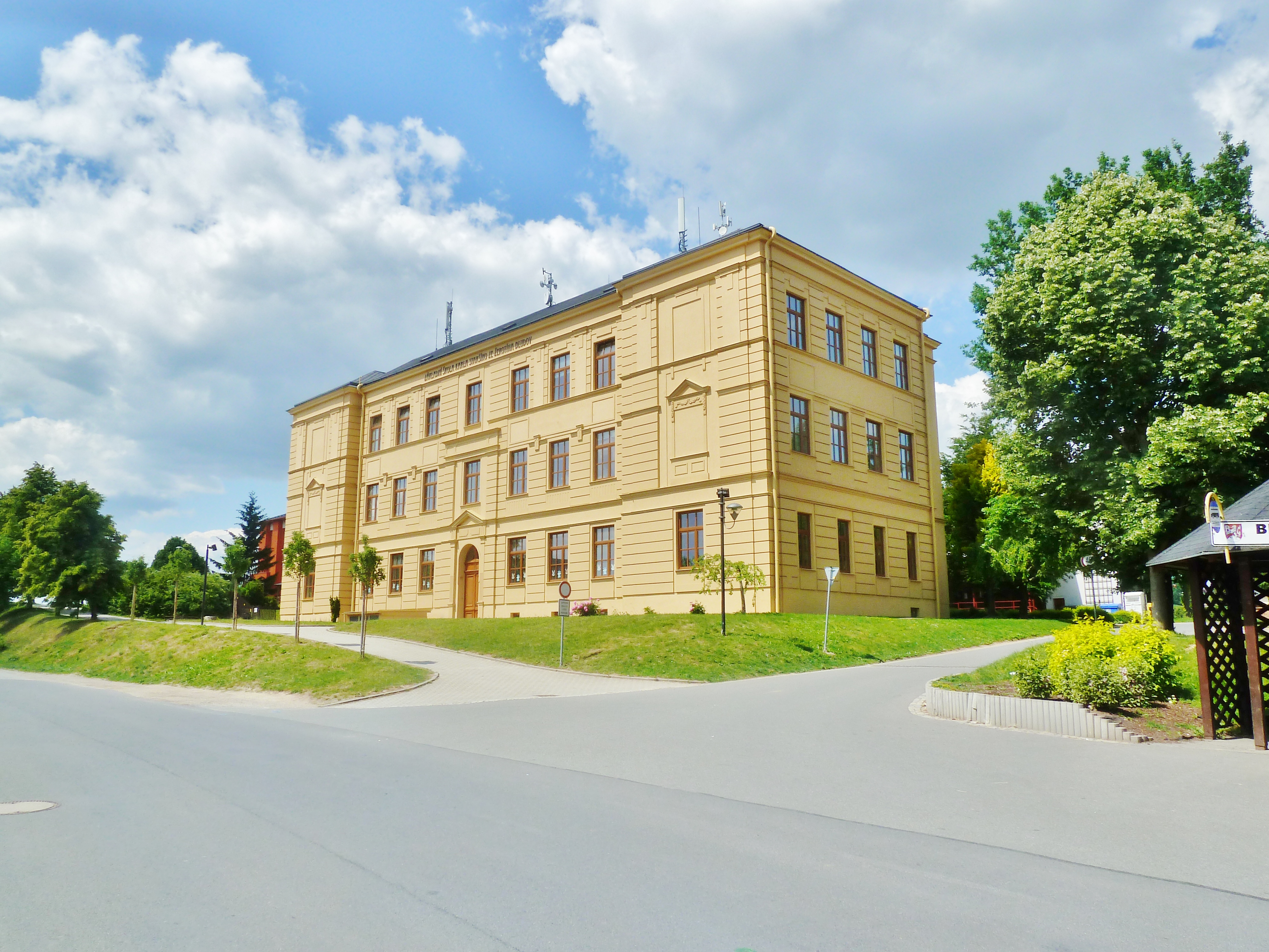Základní škola Karla staršího ze Žerotína Bludov foto 2