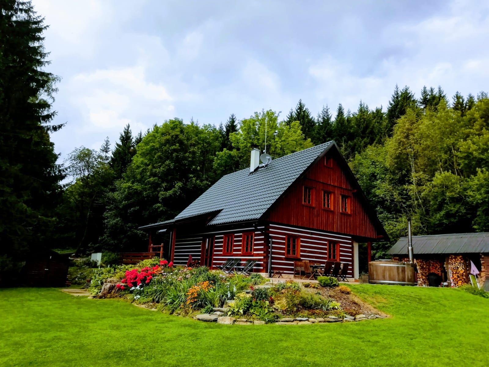 Roubenka pod lesem foto 5