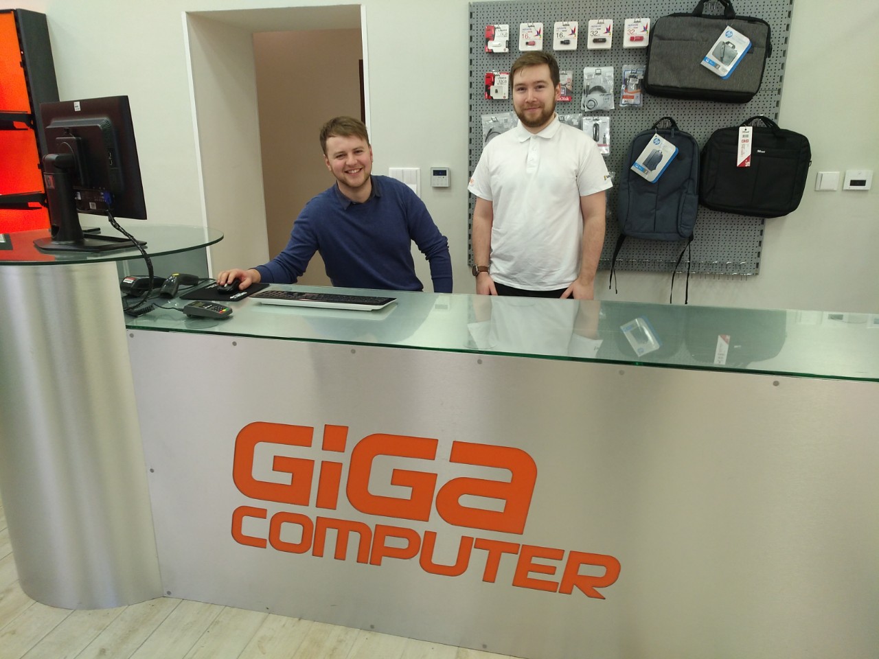 GIGACOMPUTER foto 4