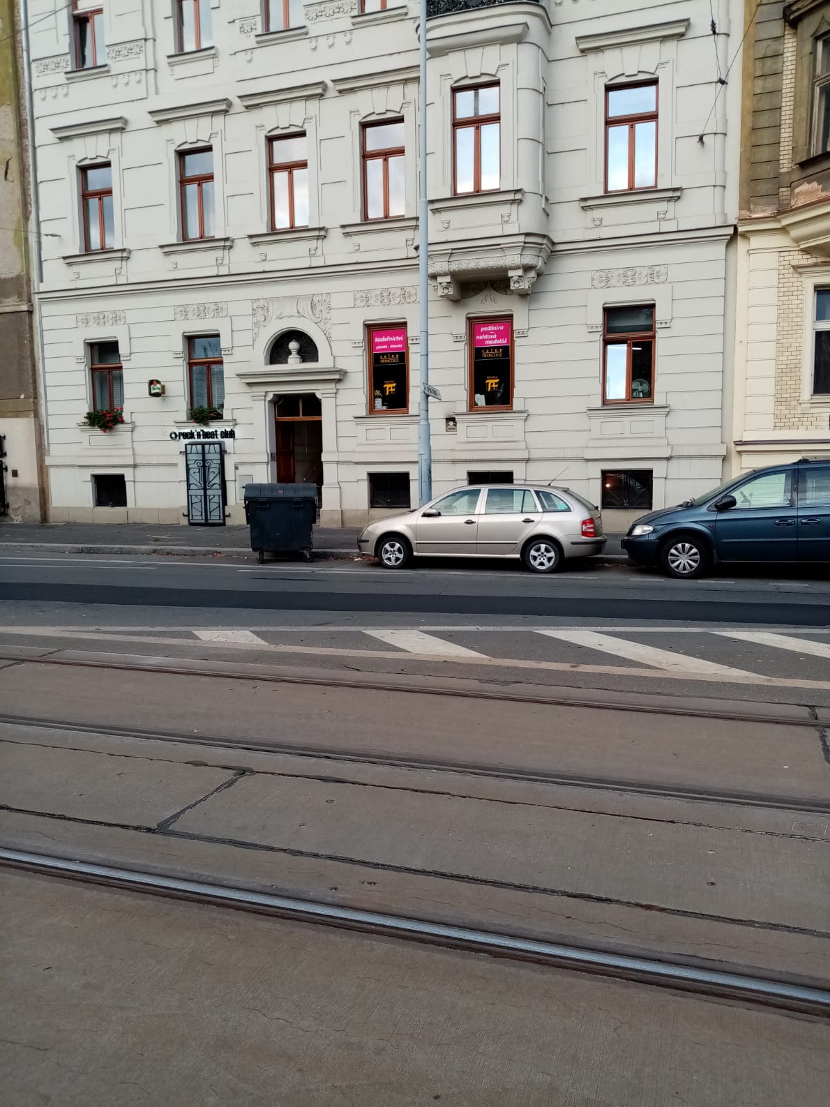 Kadeřnický Salon Francouz foto 4