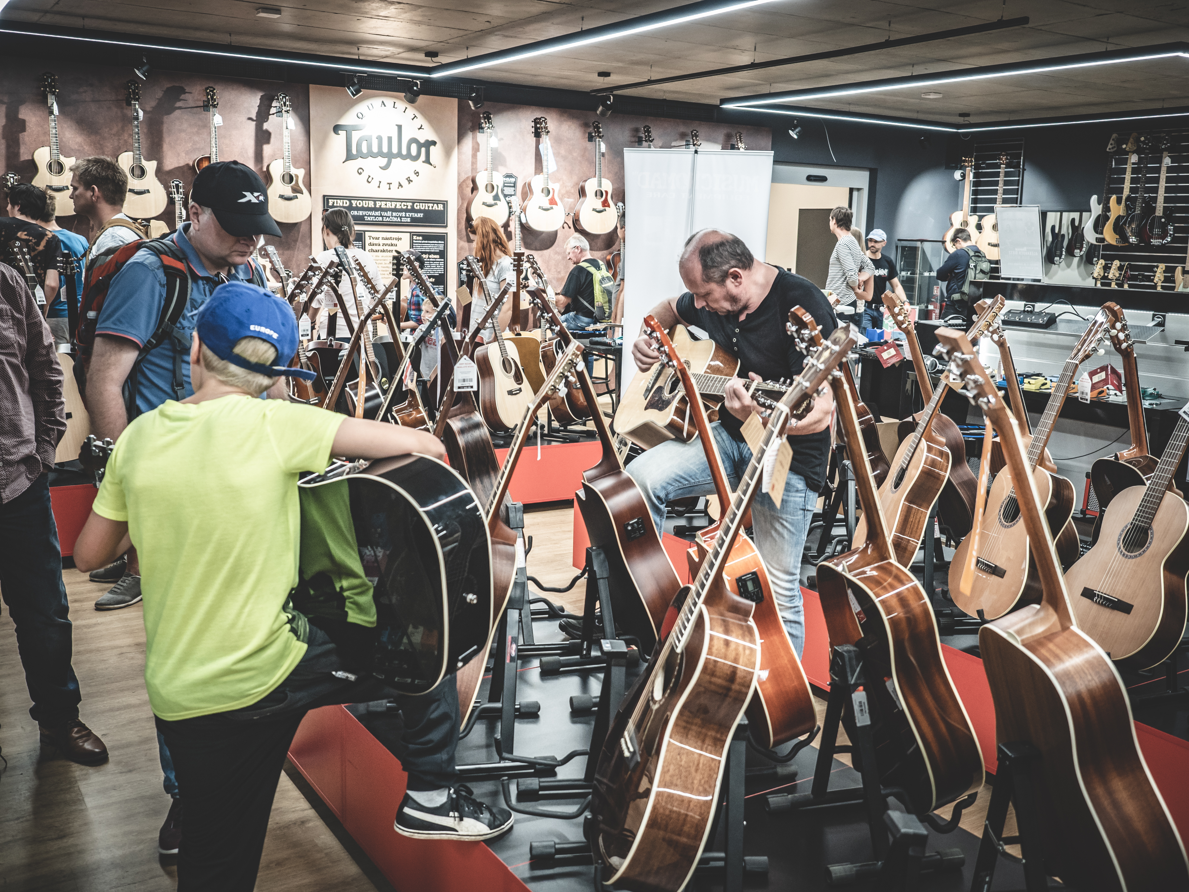 Kytary.cz - Prodejna Modřany foto 3