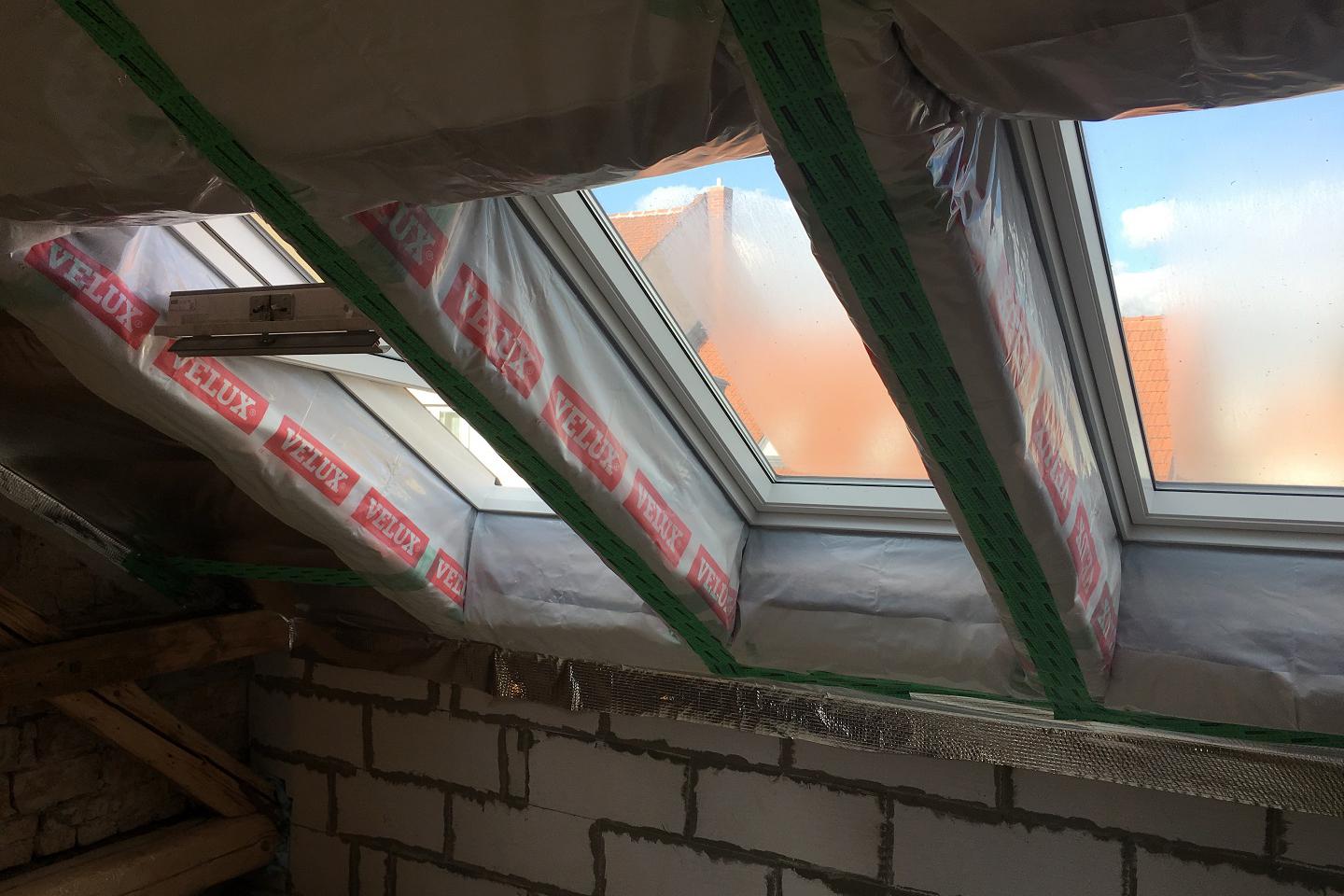 Odborná montáž střešních oken Velux - SDK Pecák