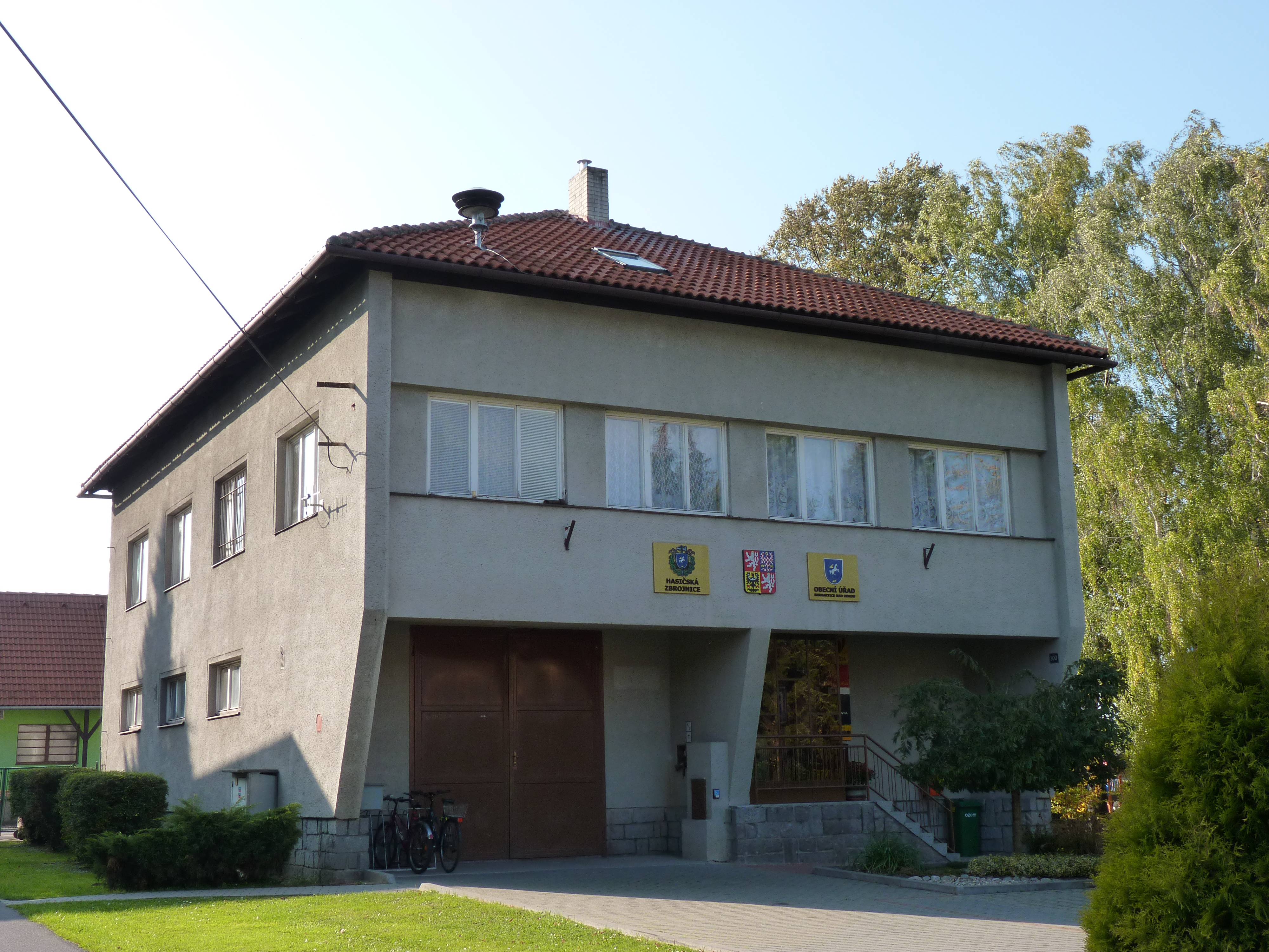 Bernartice nad Odrou - obecní úřad foto 2