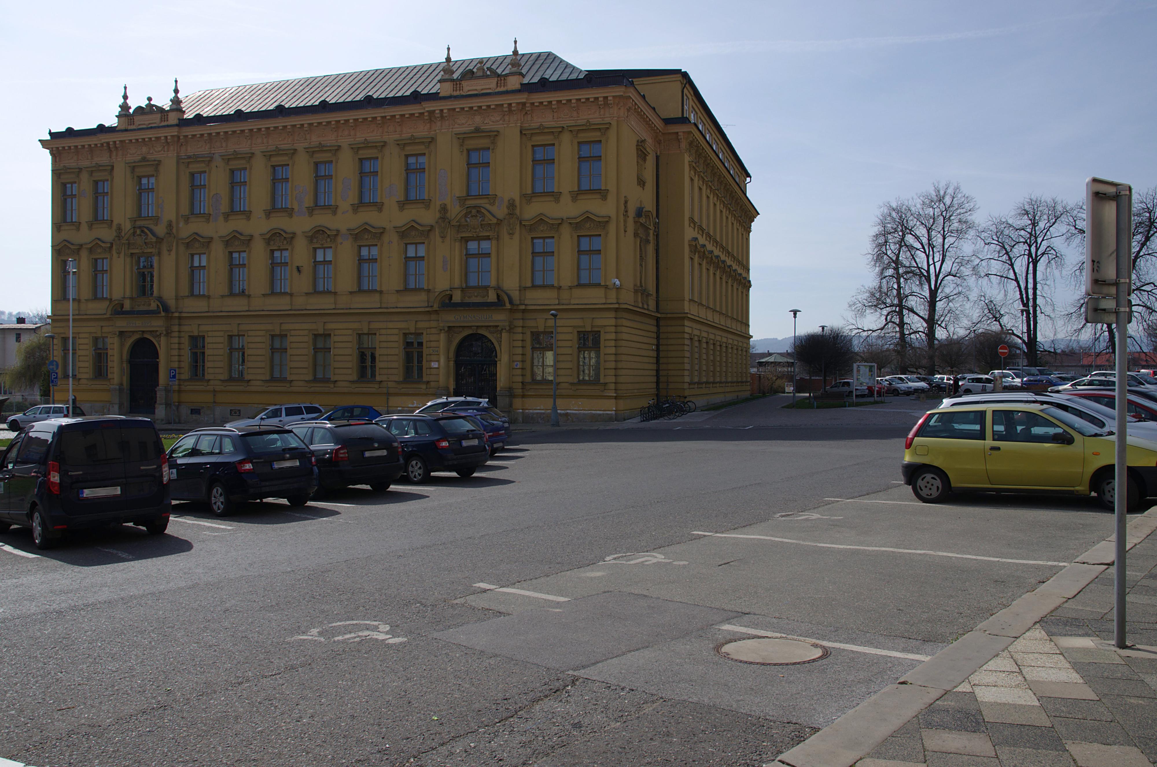 Gymnázium Dvůr Králové nad Labem foto 2