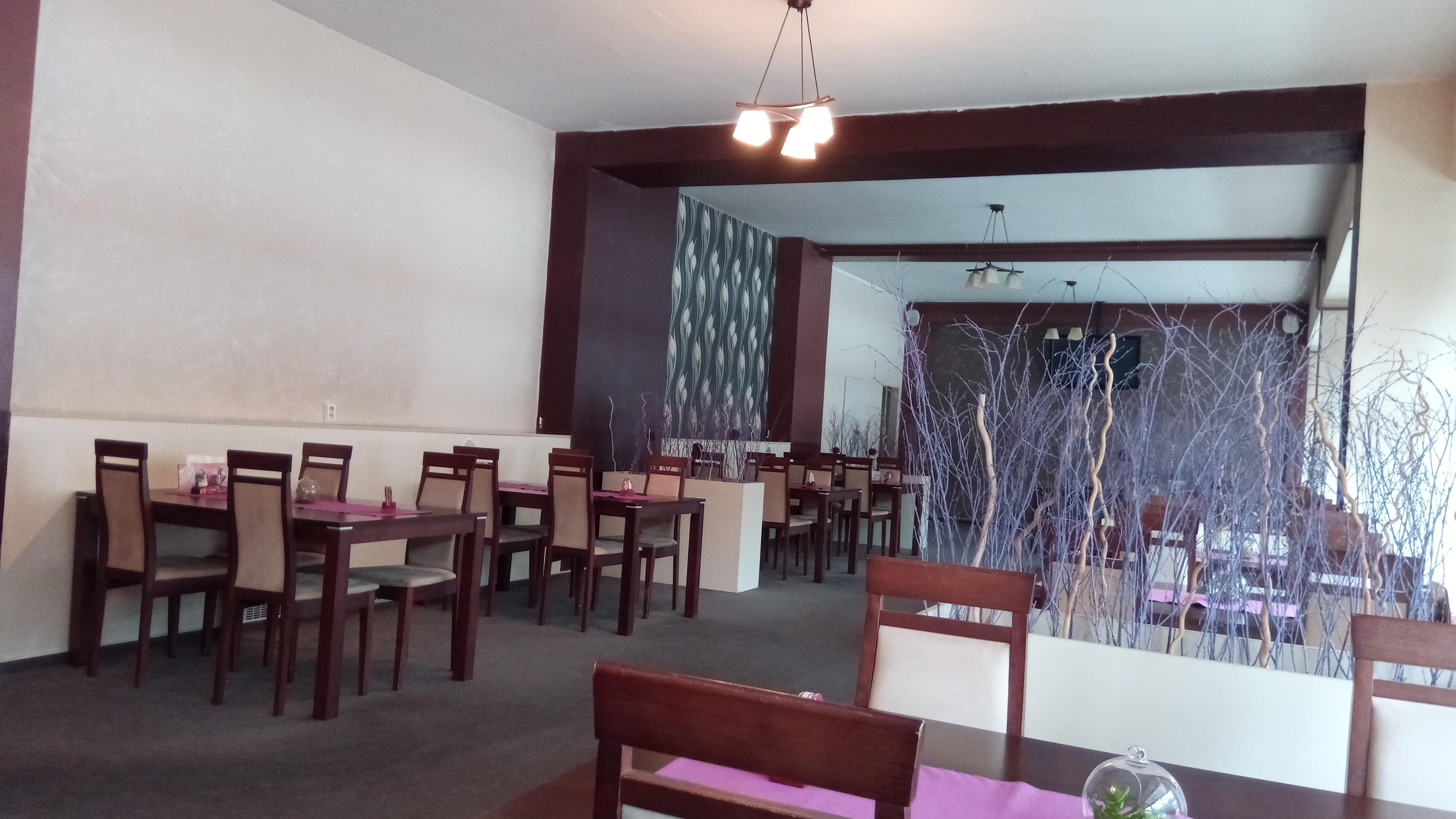Restaurace a kavárna V Lázních foto 2
