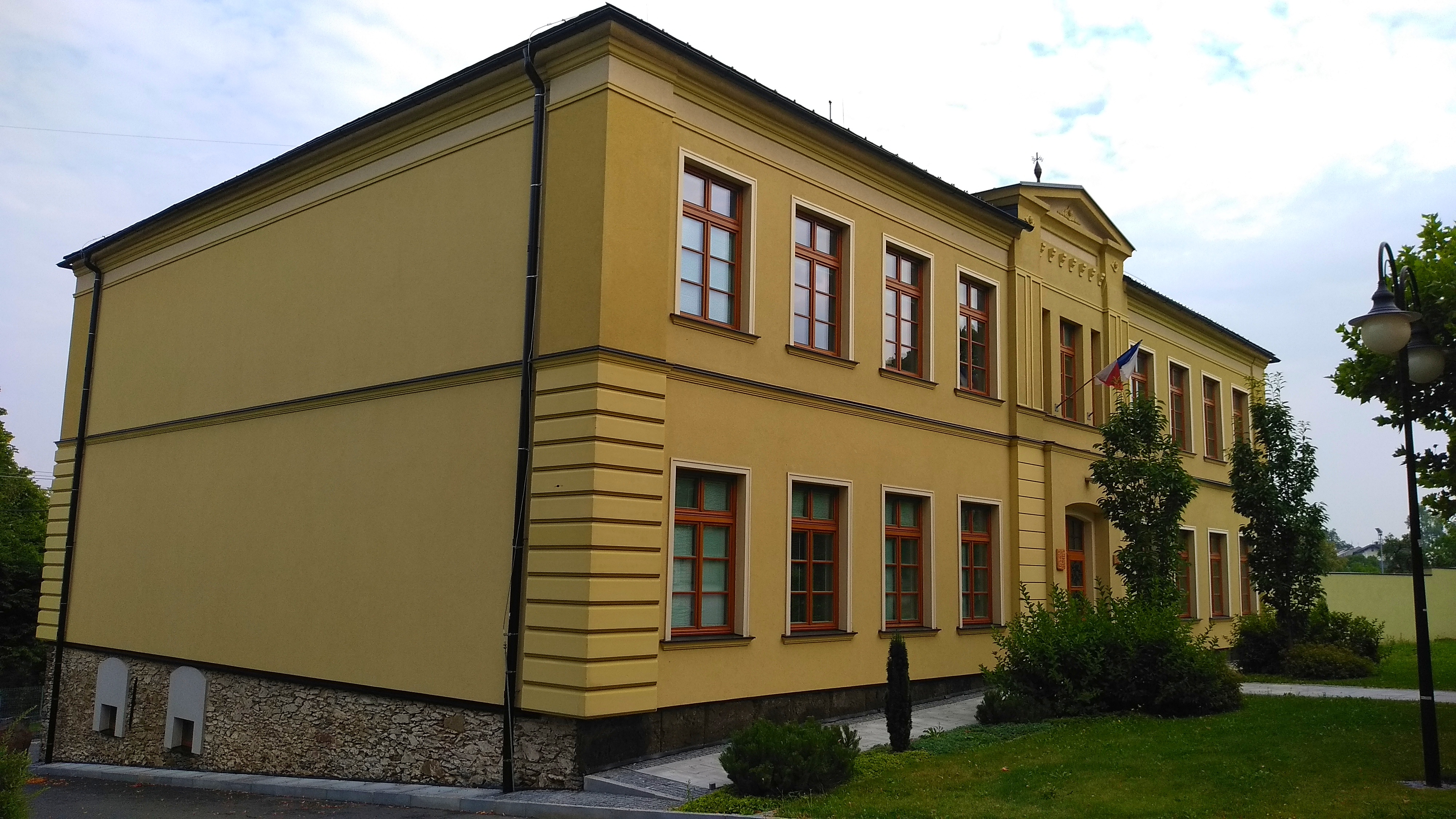 ZŠ a MŠ Horní Benešov, Školní foto 2