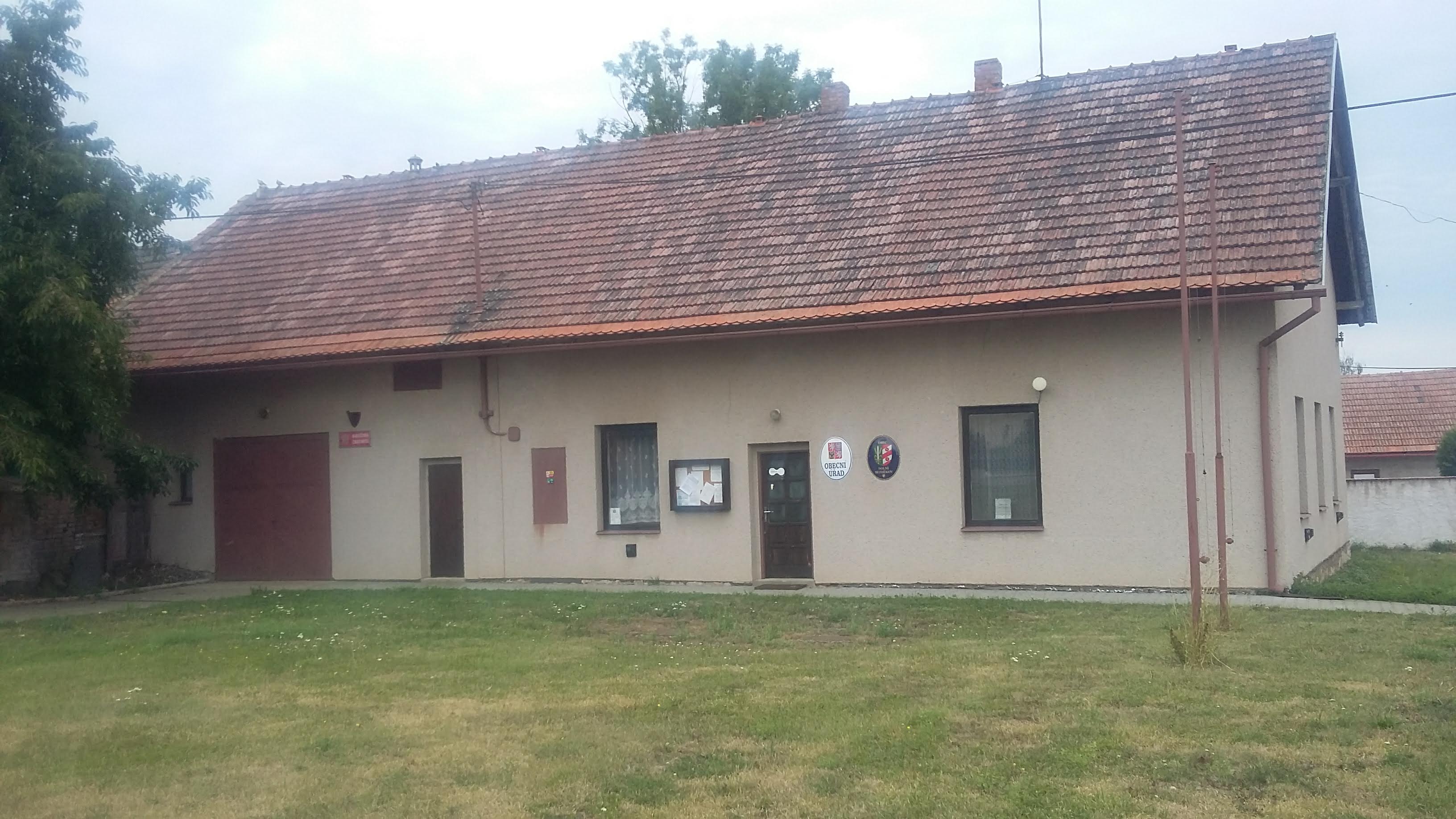 Dolní Bezděkov - obecní úřad