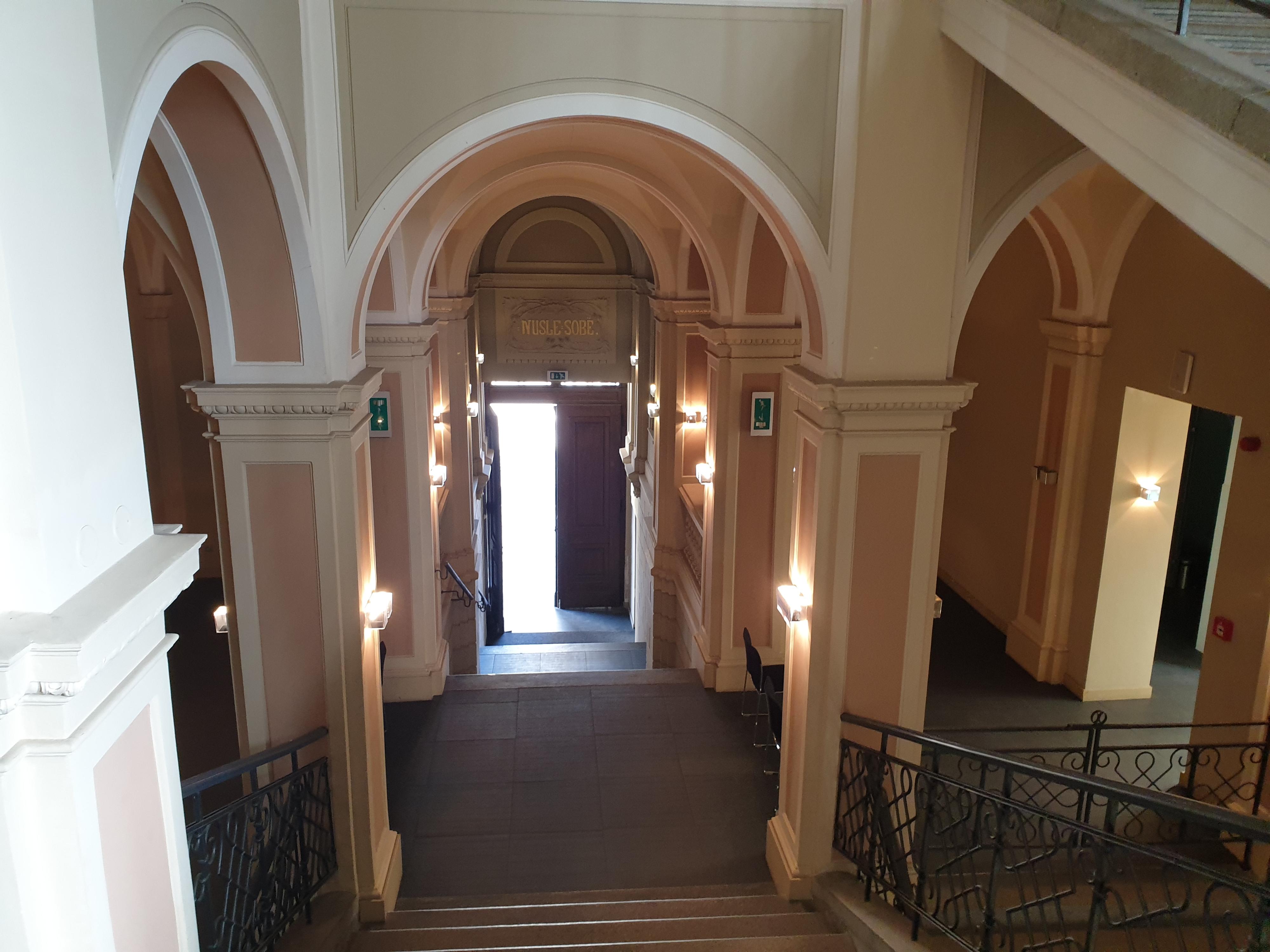 Praha 4 - Svatební síň a společenský sál městské části foto 3