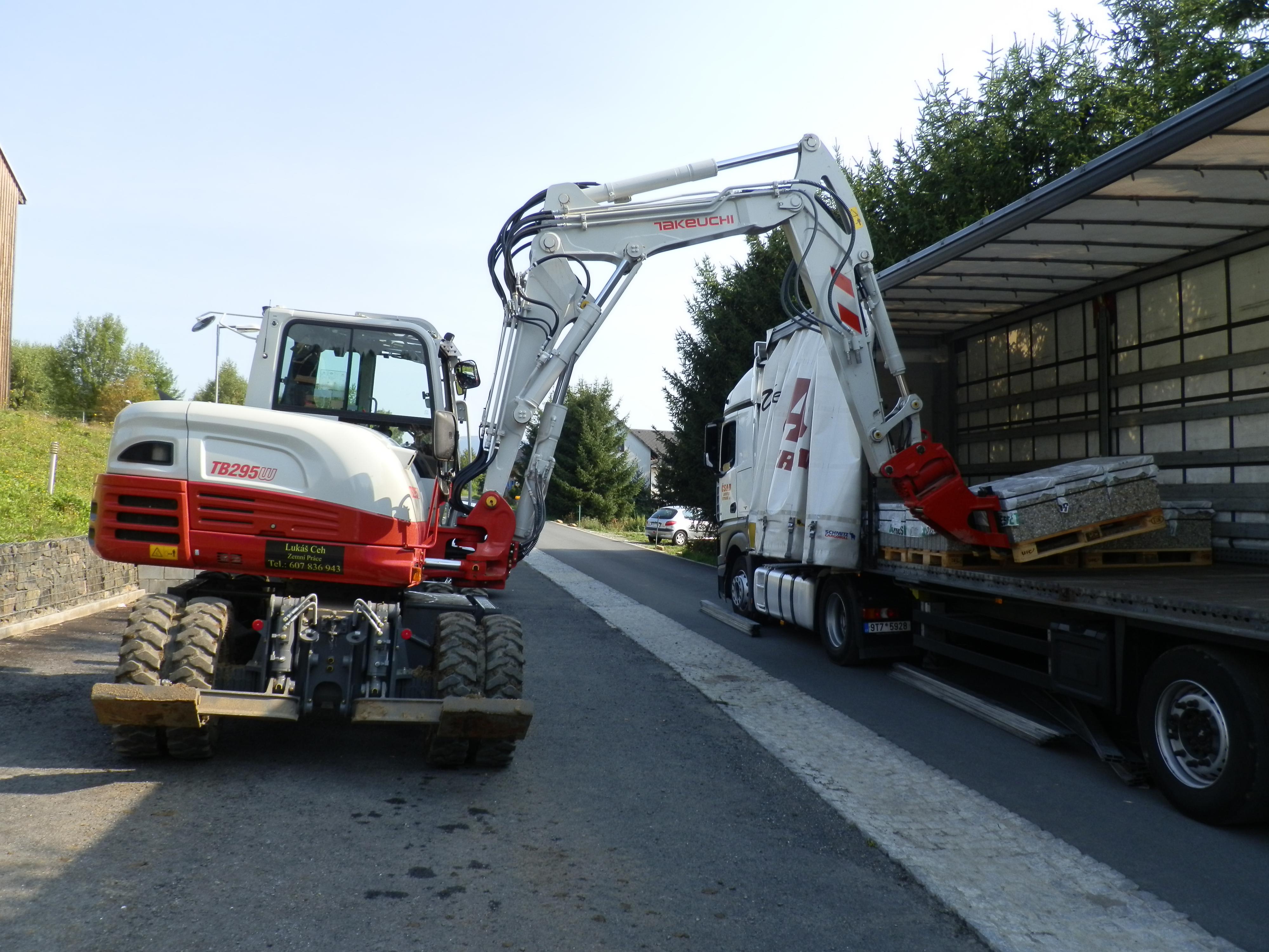 Lukáš Ceh Zemní práce a autodoprava foto 2
